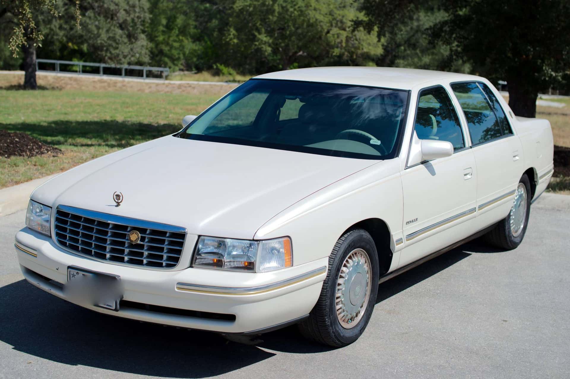 1999 Cadillac DeVille sold for $3,808