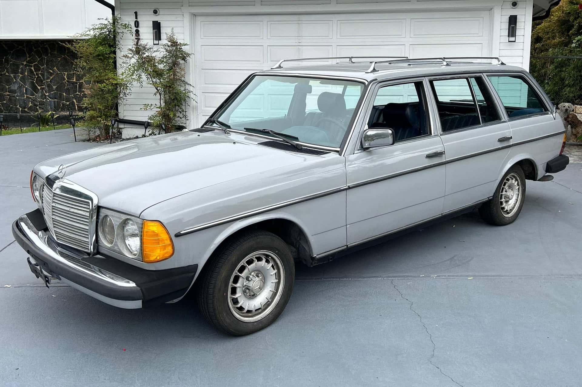 1983 Mercedes-Benz E-Class sold for $30,250