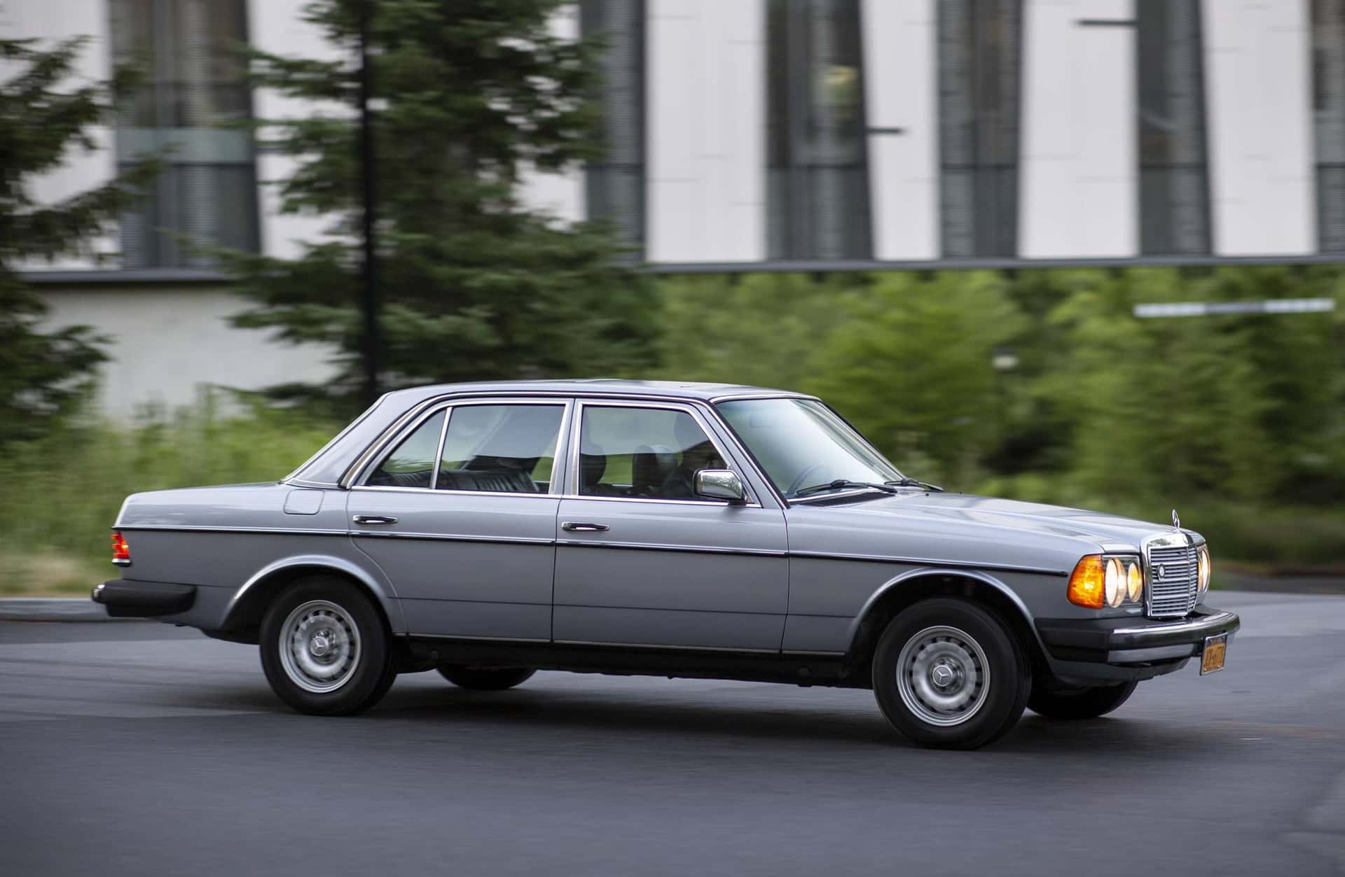 1984 Mercedes-Benz E-Class sold for $8,100