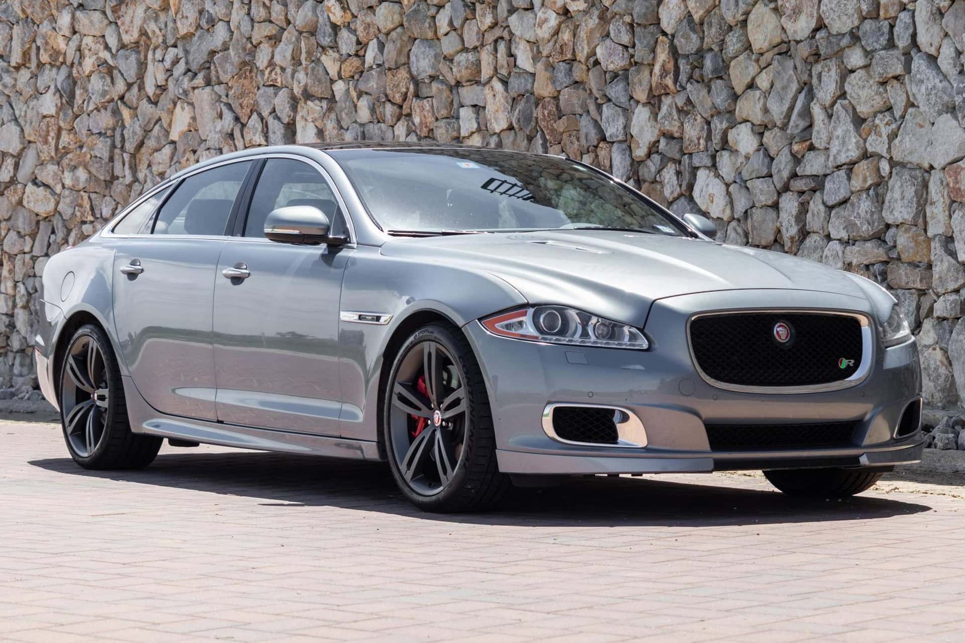 2014 Jaguar XJR sold for $21,000