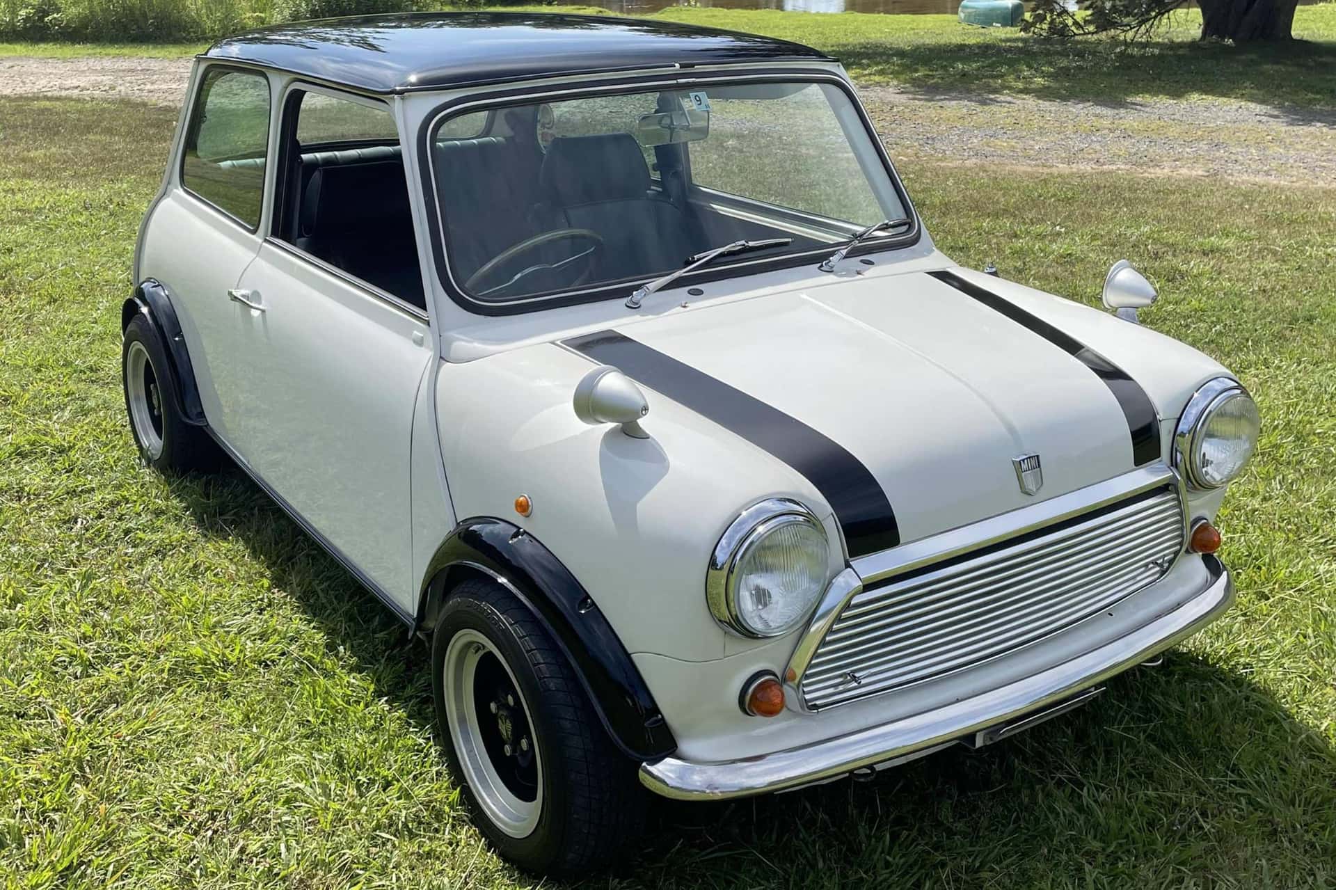 1993 MINI Classic Mini sold for $10,100