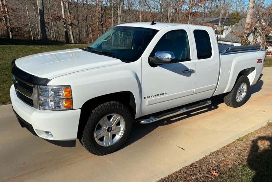 2008 Chevrolet Silverado GMT900 (2007-2013) sold for $24,000