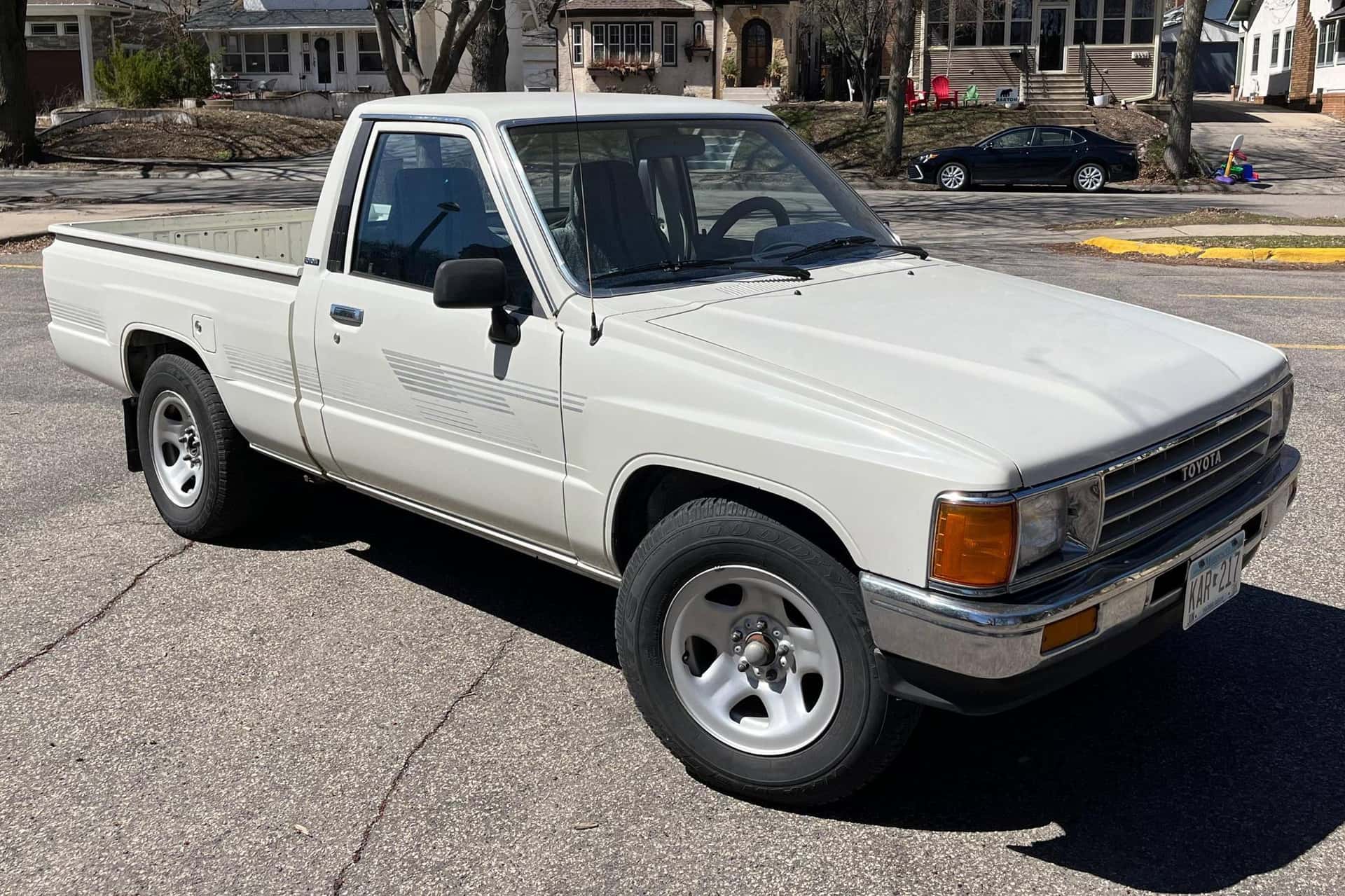 1987 Toyota Pickup sold for $7,300