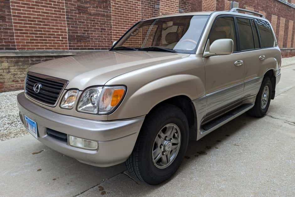 2001 Lexus LX470 sold for $15,380