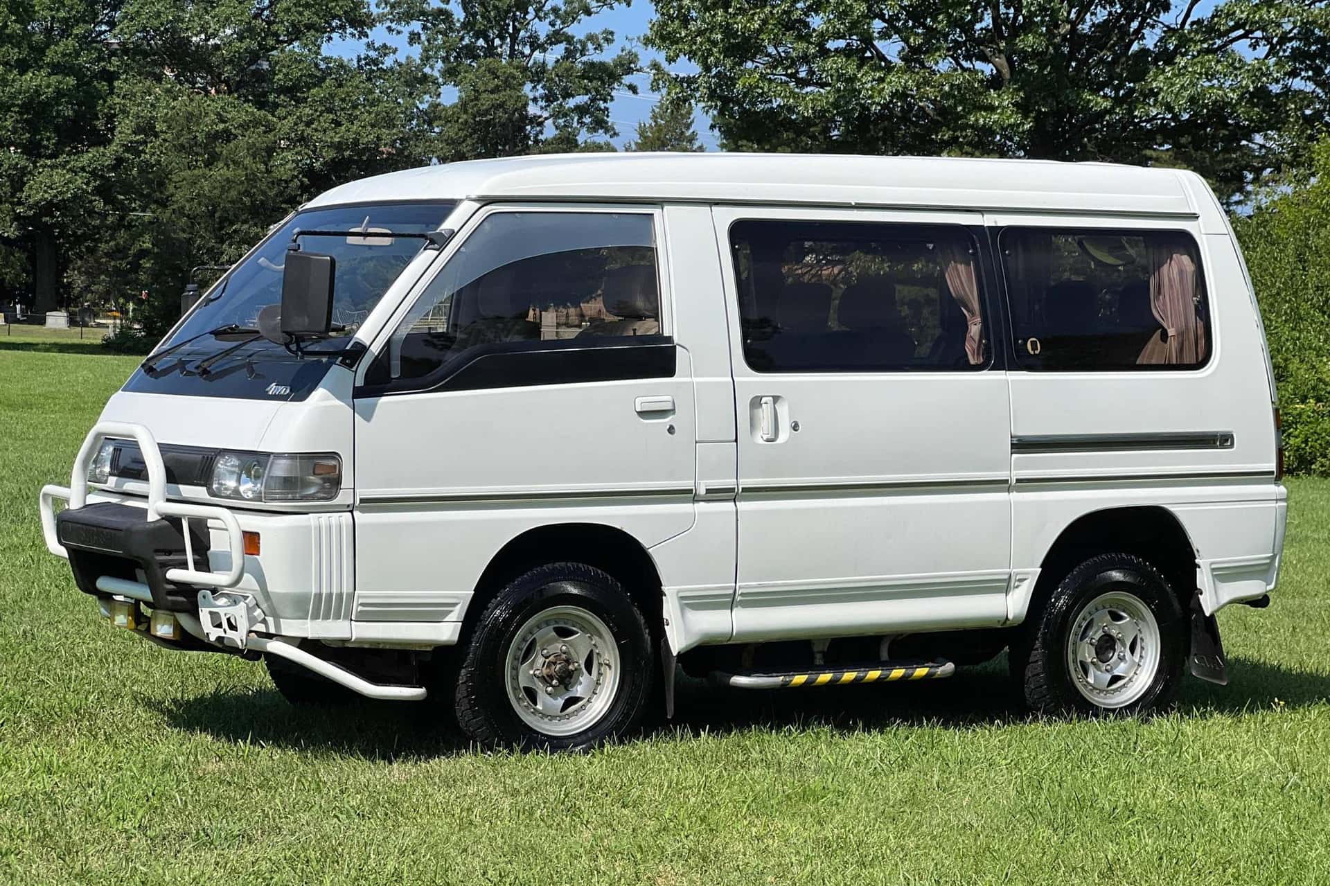 1993 Mitsubishi Delica sold for $8,900