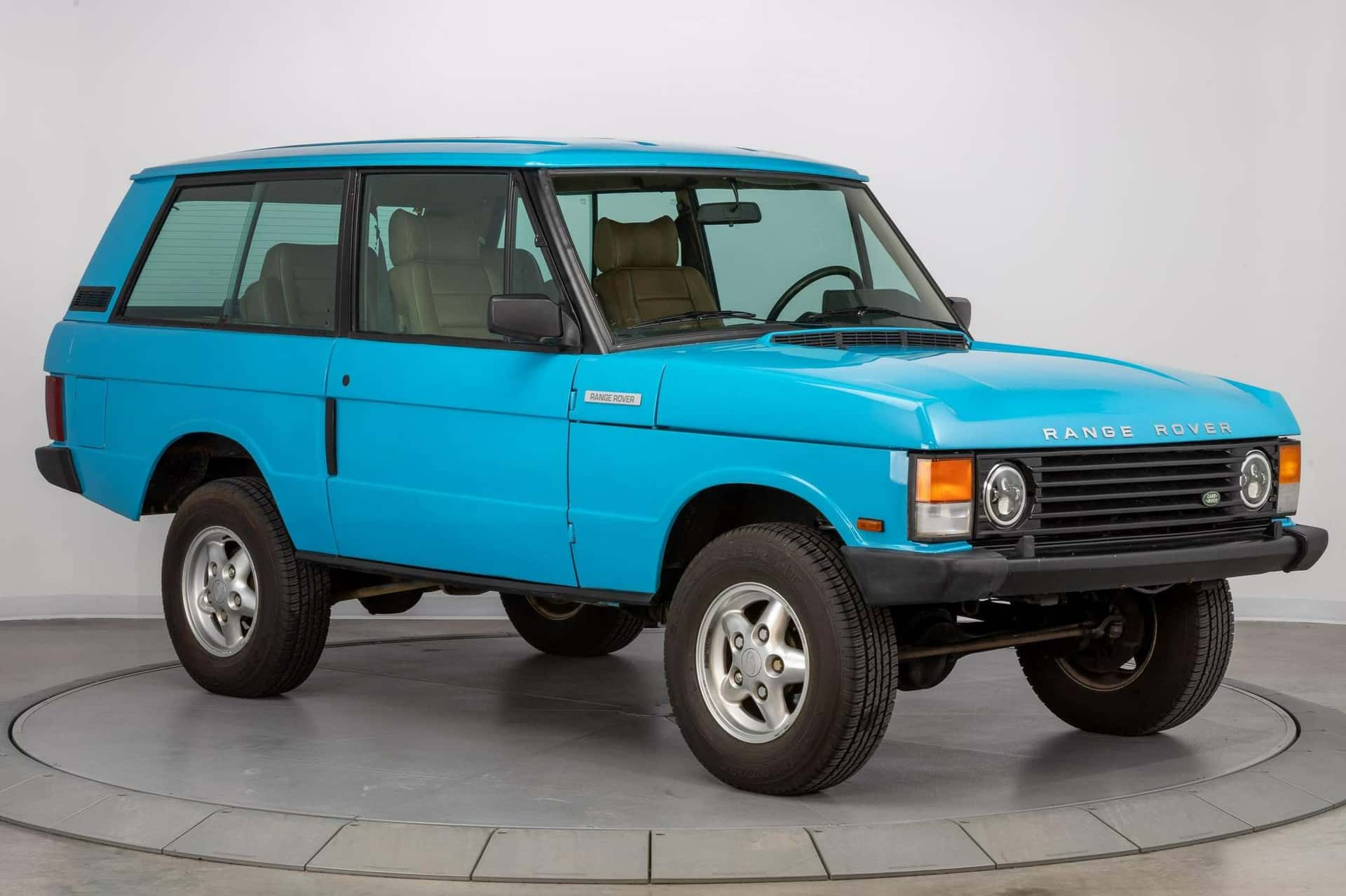 1988 Land Rover Range Rover sold for $14,300