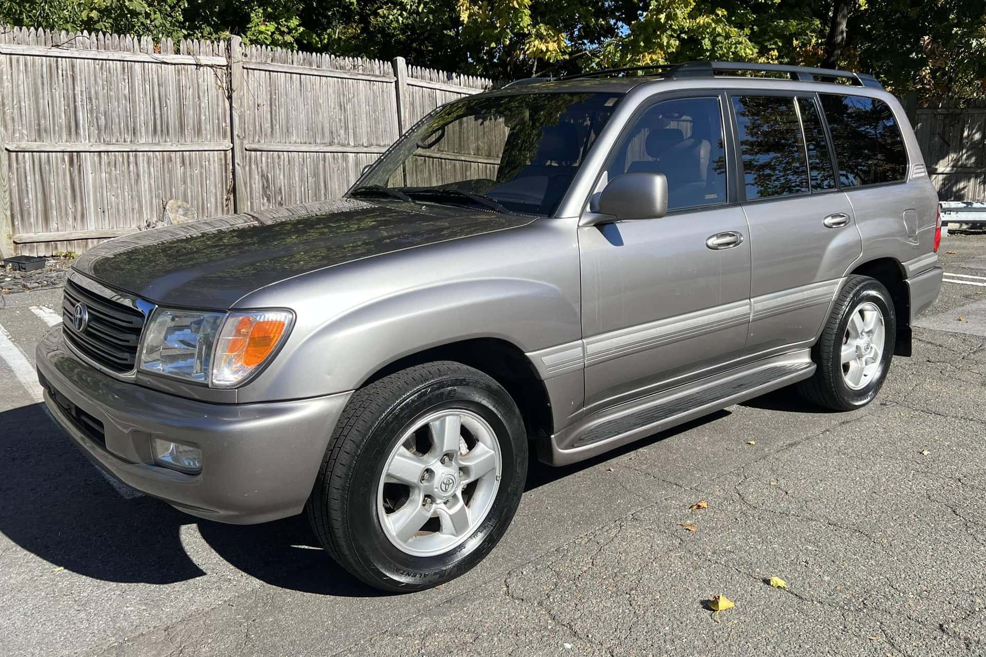 2003 Toyota Land Cruiser sold for $14,600