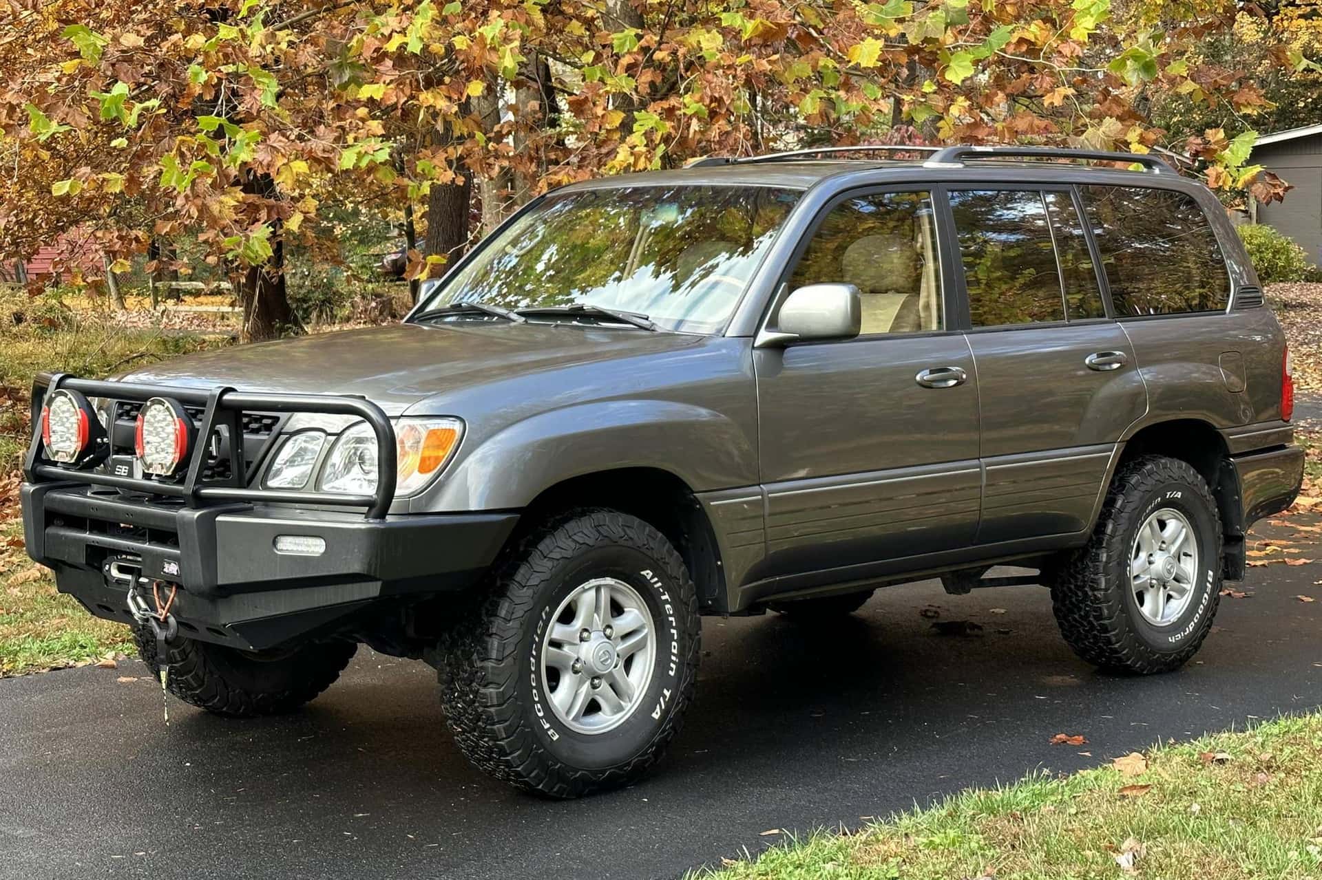 2000 Lexus LX sold for $15,100