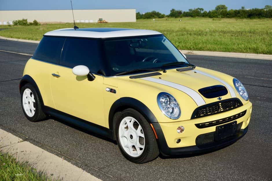 2005 Mini R53 Cooper S sold for $8,900