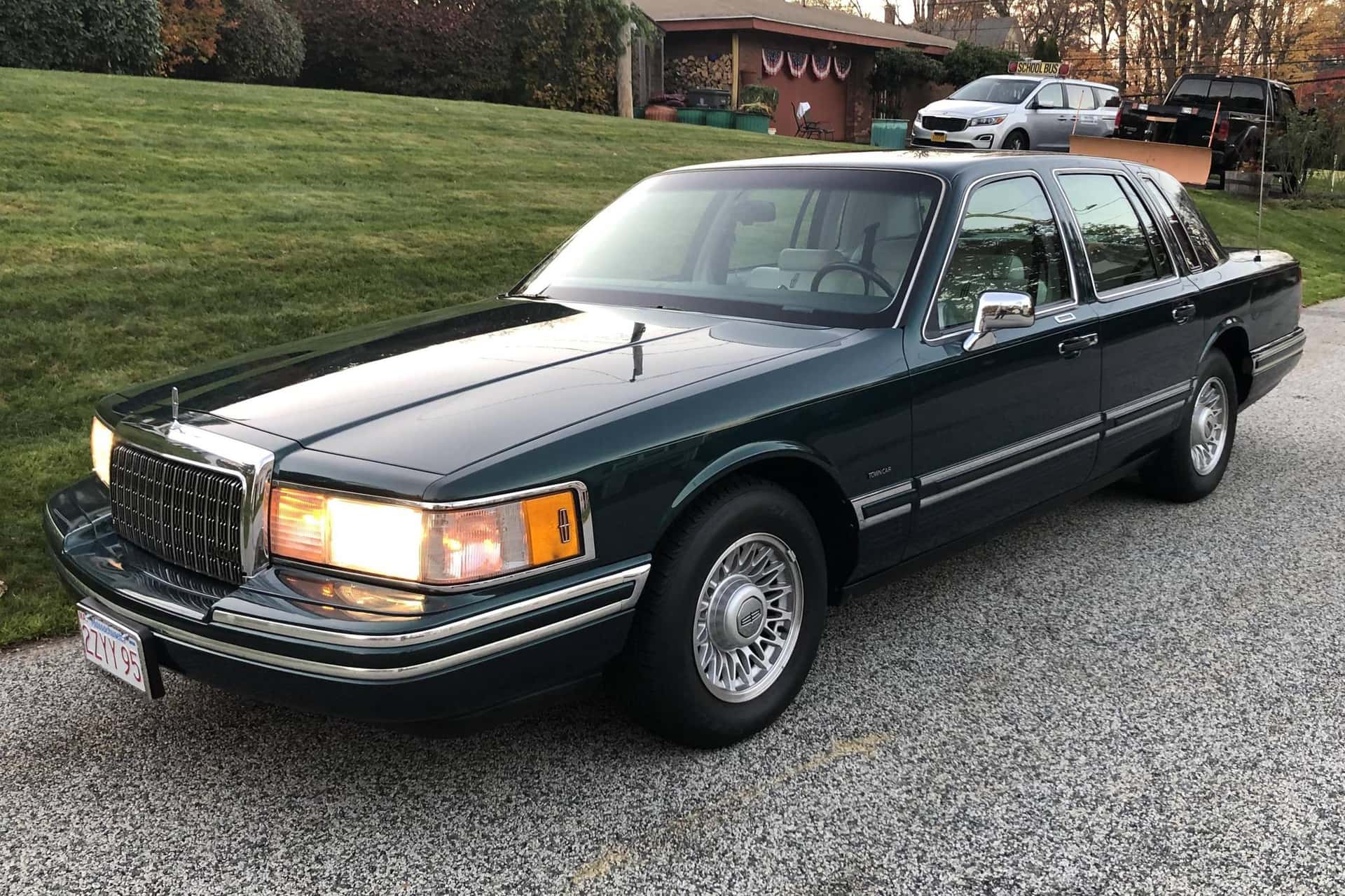1994 Lincoln Town Car sold for $7,200