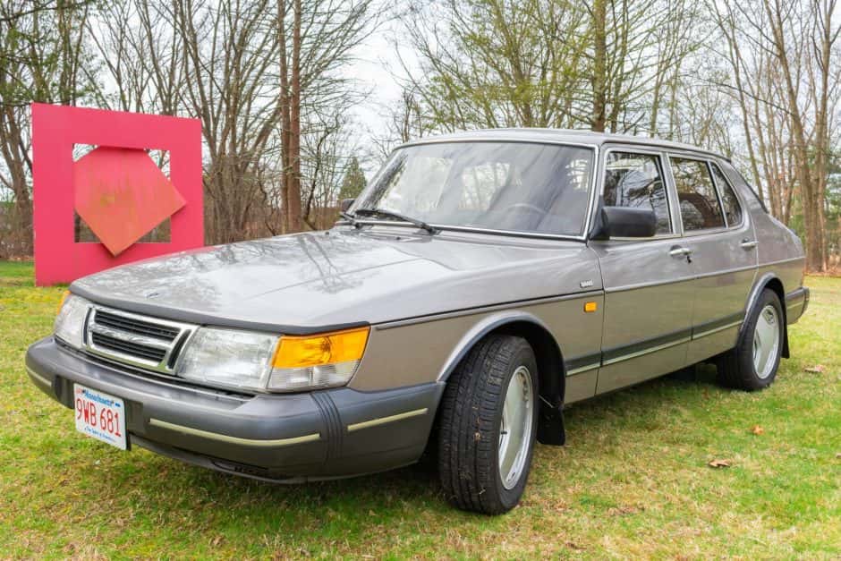 1988 Saab 900 sold for $13,750
