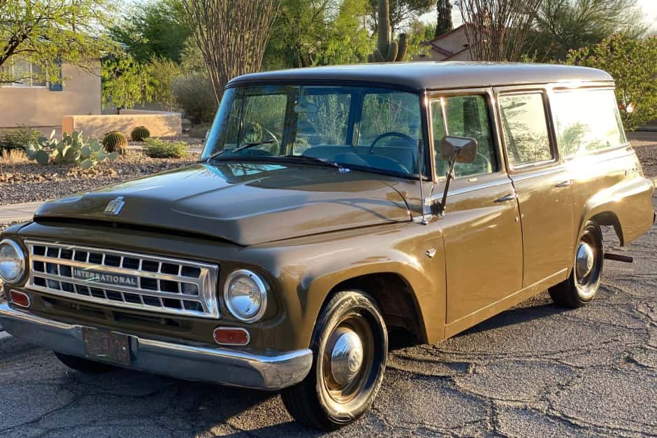 1965 International Harvester Travelall sold for $14,500