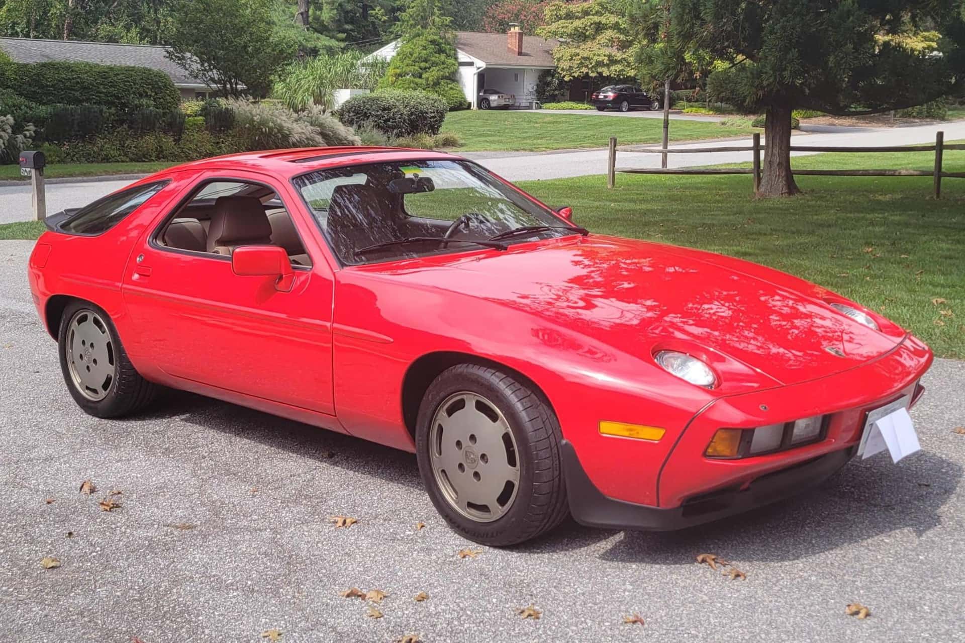 1983 Porsche 928 sold for $30,300