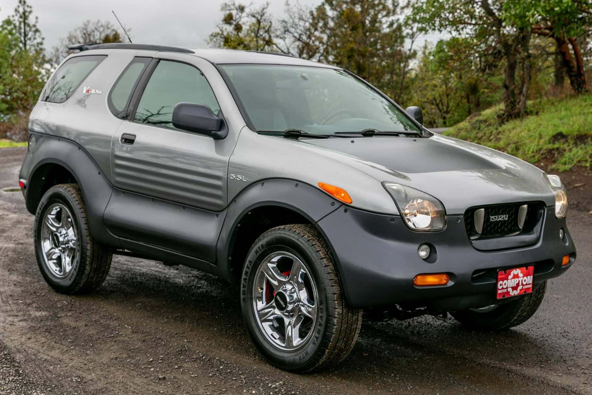 2000 Isuzu VehiCROSS sold for $11,300