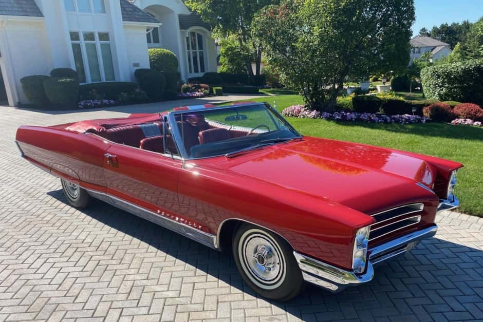 1966 Pontiac Bonneville sold for $30,001