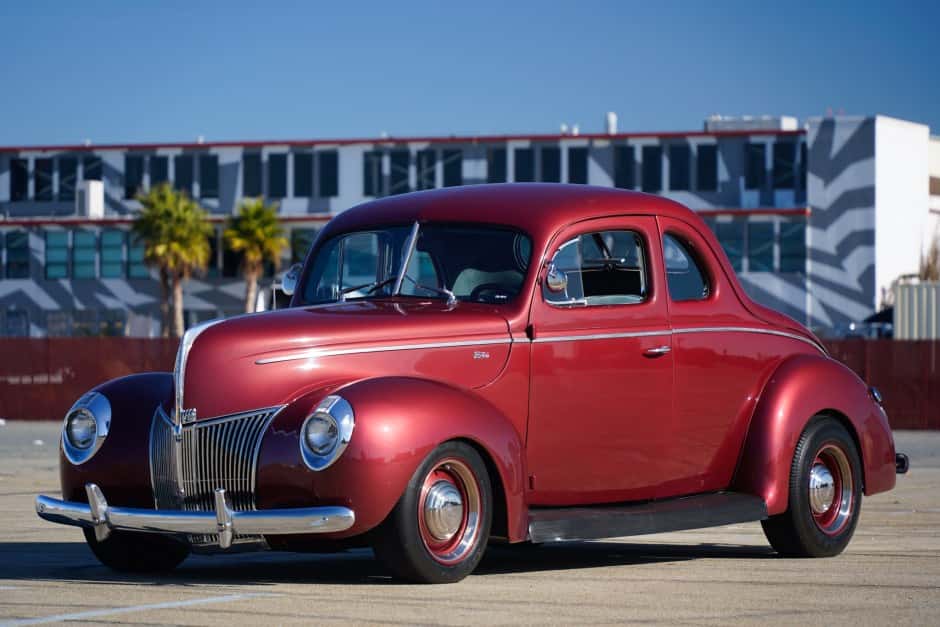 1940 Ford Standard, Deluxe, & Super Deluxe sold for $29,250