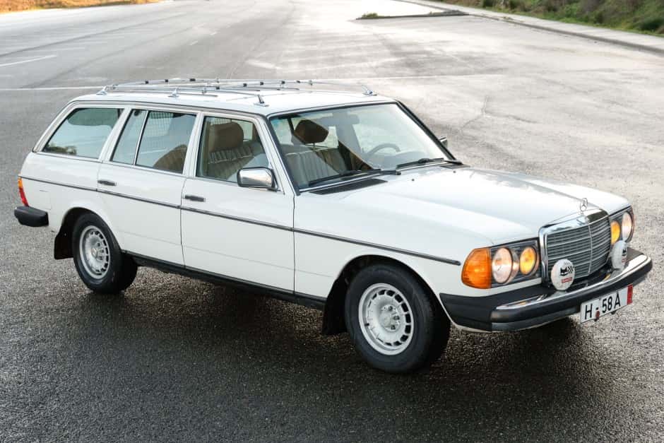 1985 Mercedes-Benz W123 sold for $21,250