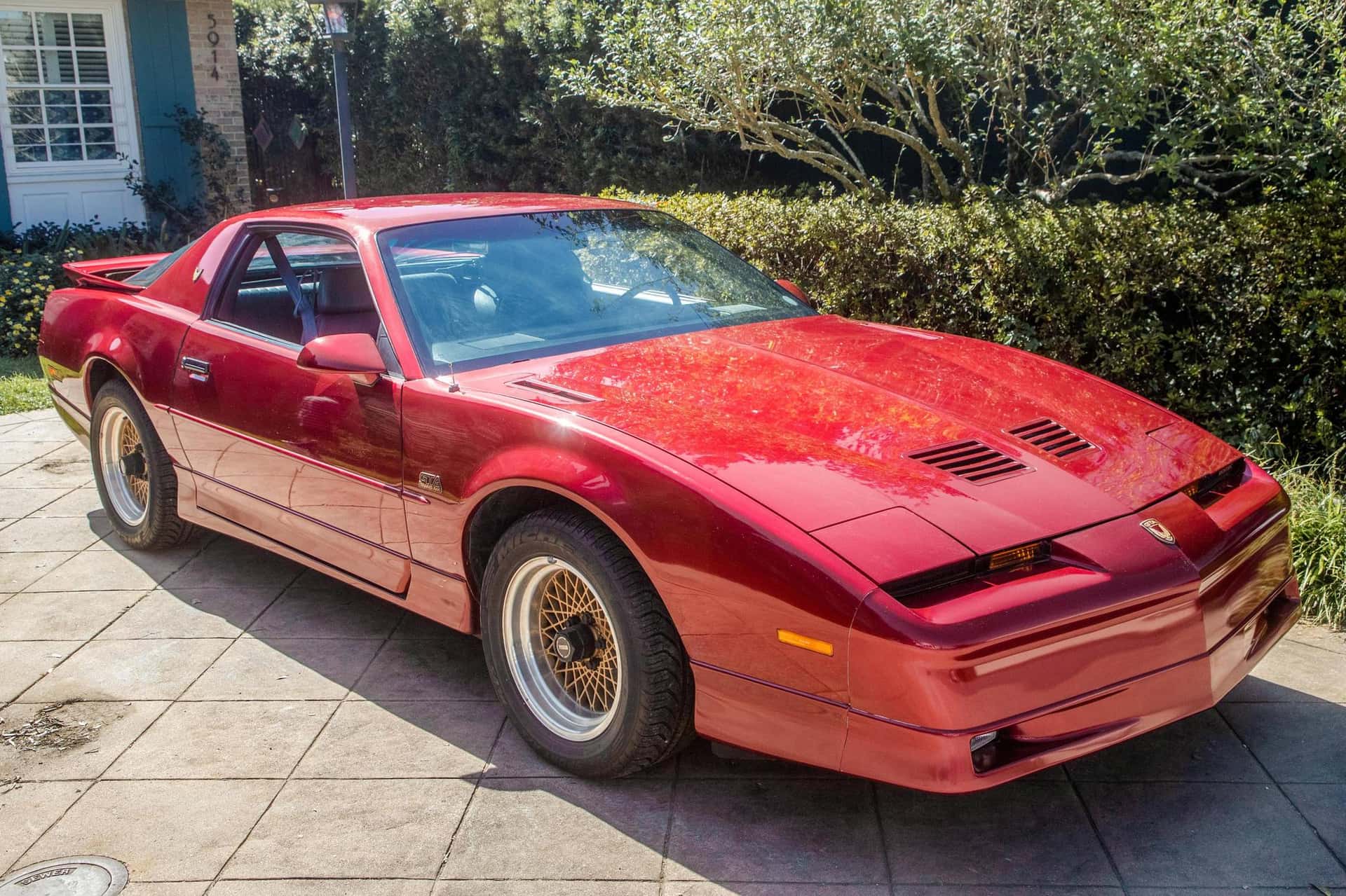 1990 Pontiac Firebird sold for $10,100