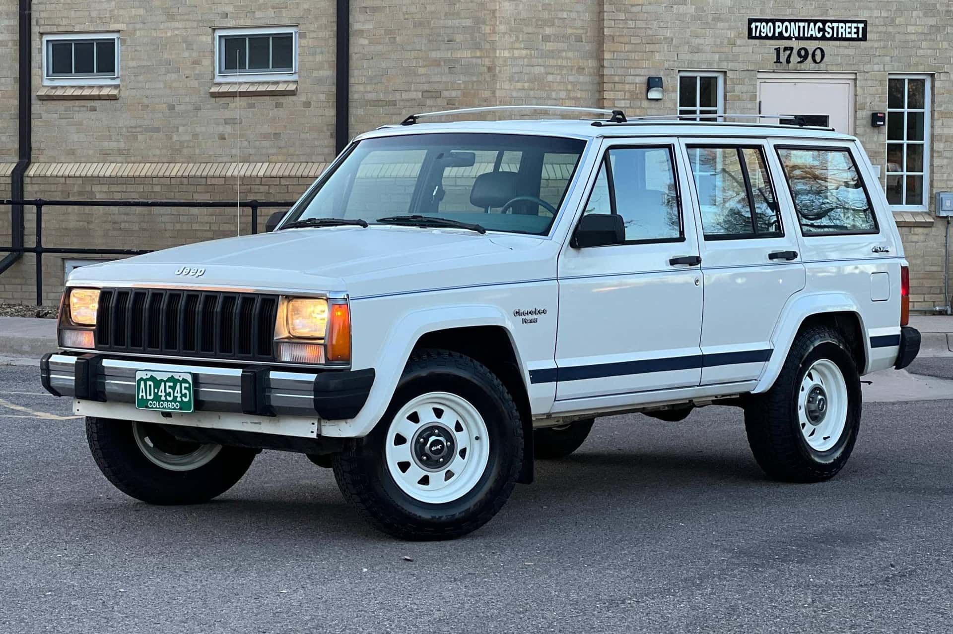 1986 Jeep Cherokee sold for $3,300