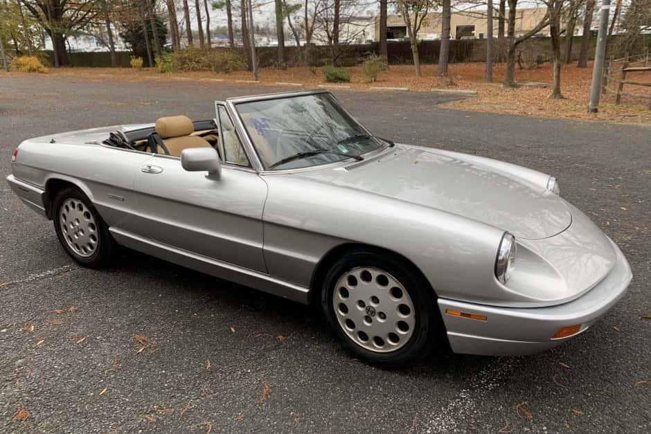 1992 Alfa Romeo 105/115 Spider Series 4 sold for $9,000