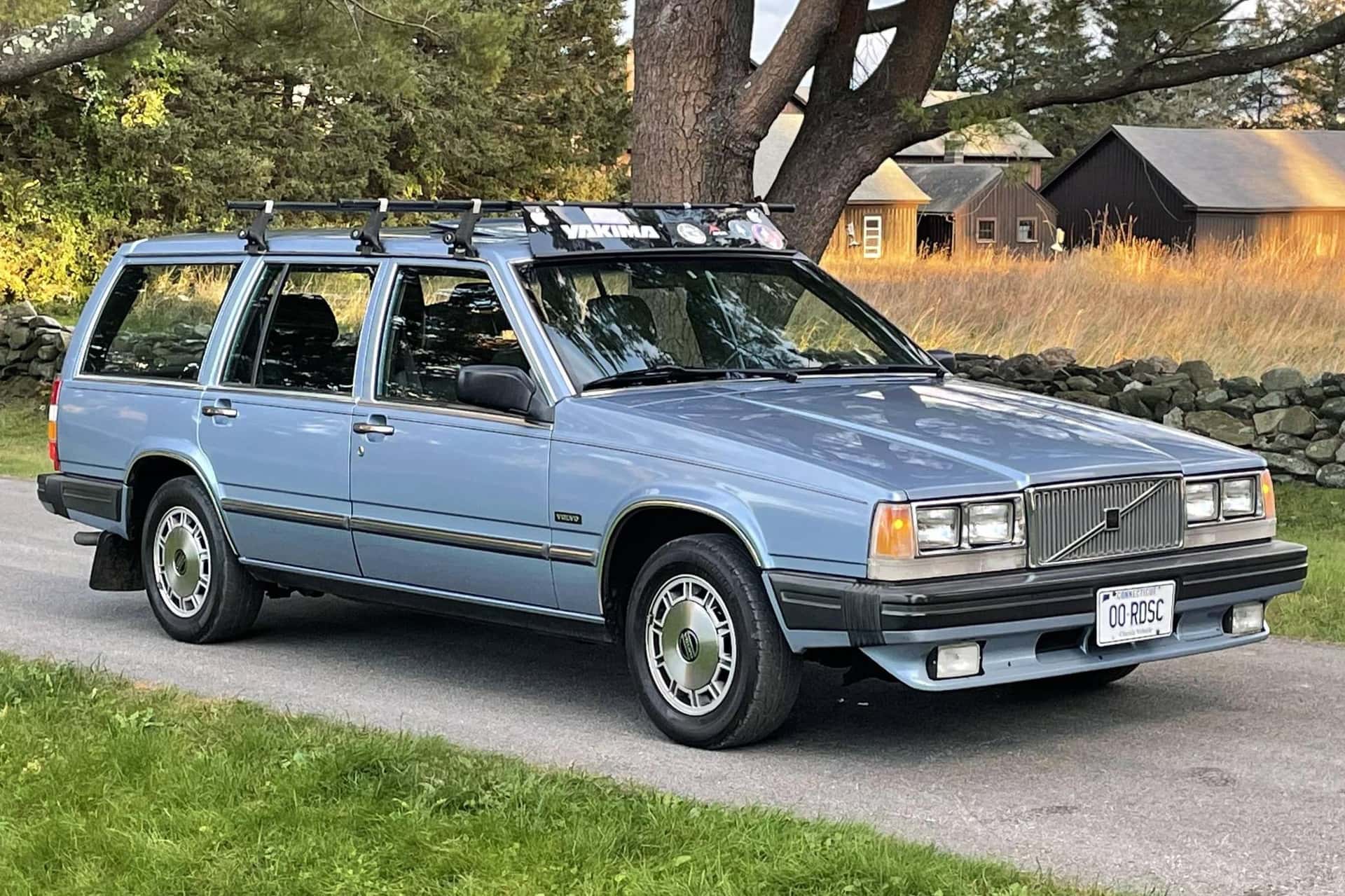 1987 Volvo 740 sold for $6,052