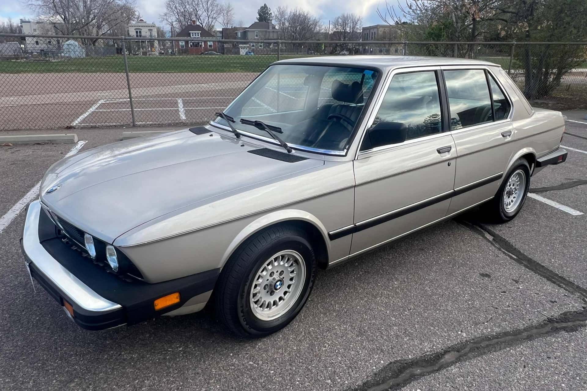 1983 BMW 5 Series sold for $7,100