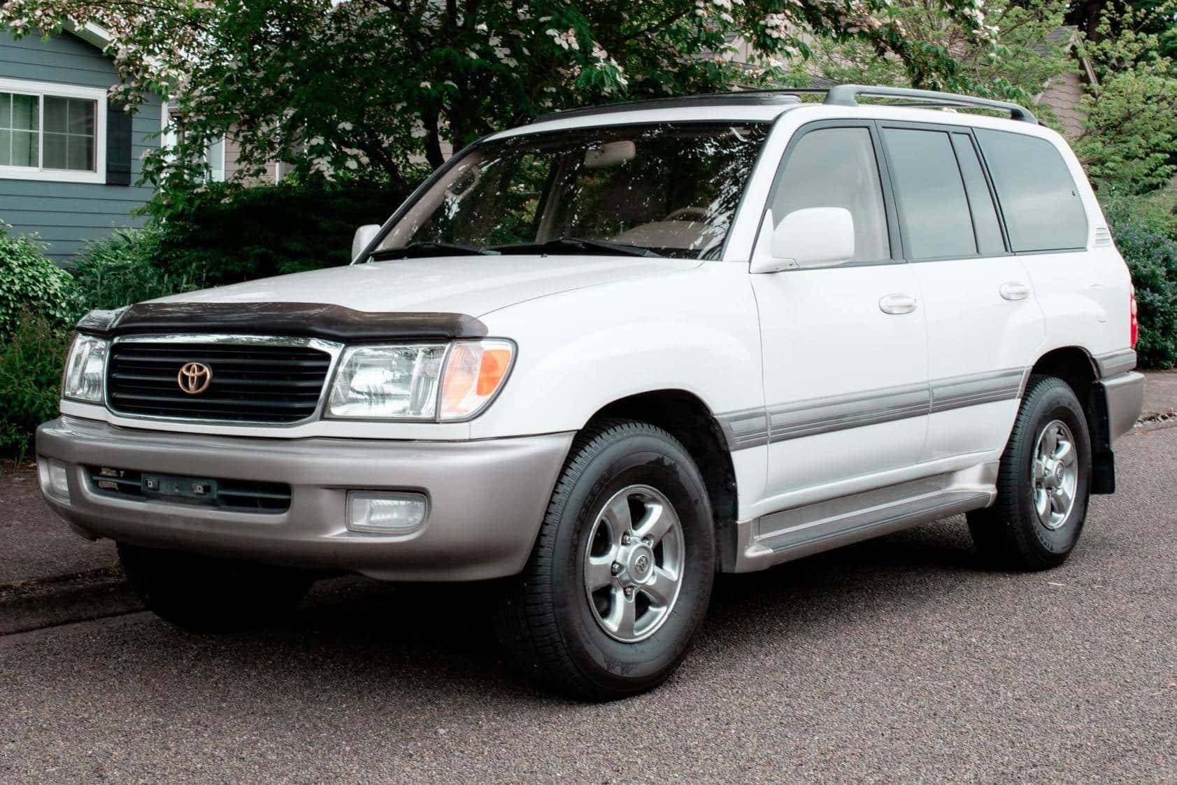 2002 Toyota Land Cruiser sold for $12,900