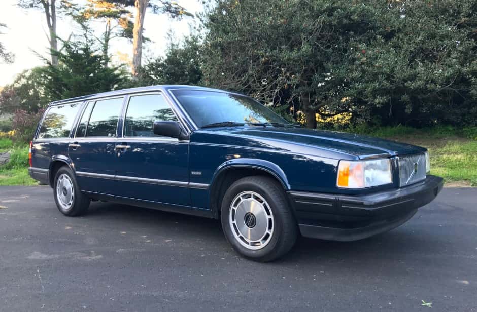 1990 Volvo 700-Series sold for $5,250