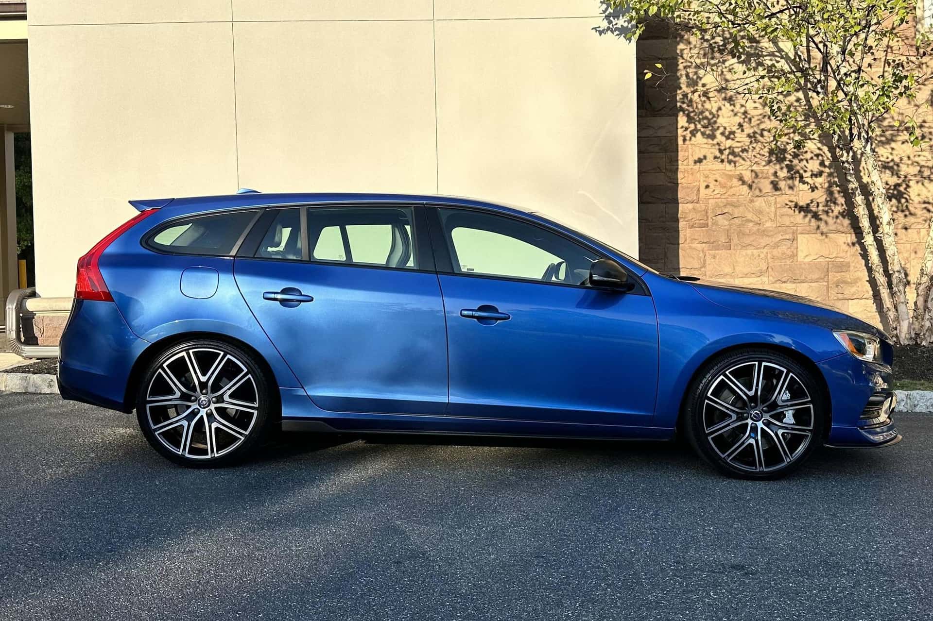 2018 Volvo V60 sold for $41,500