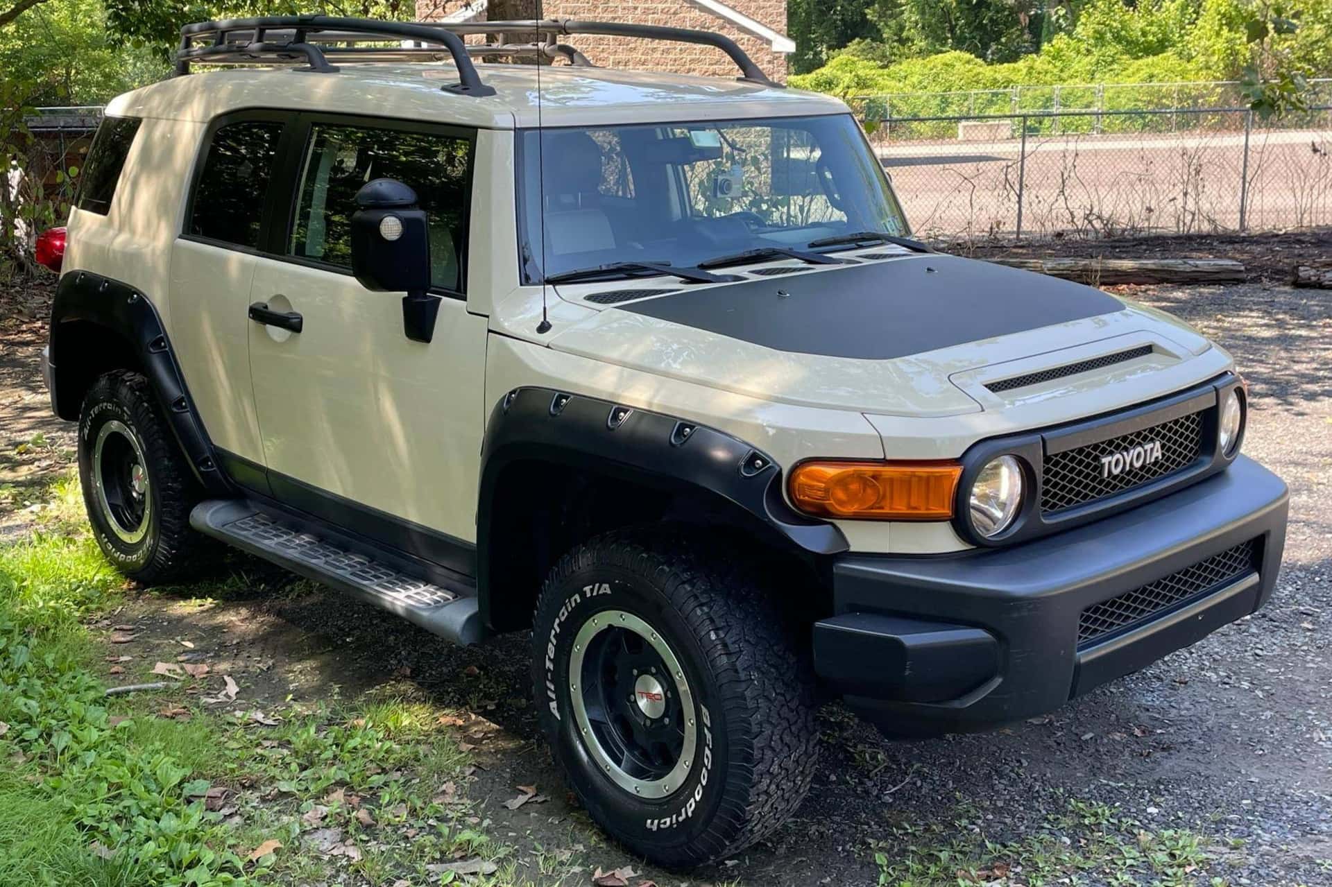 2010 Toyota FJ Cruiser sold for $23,500