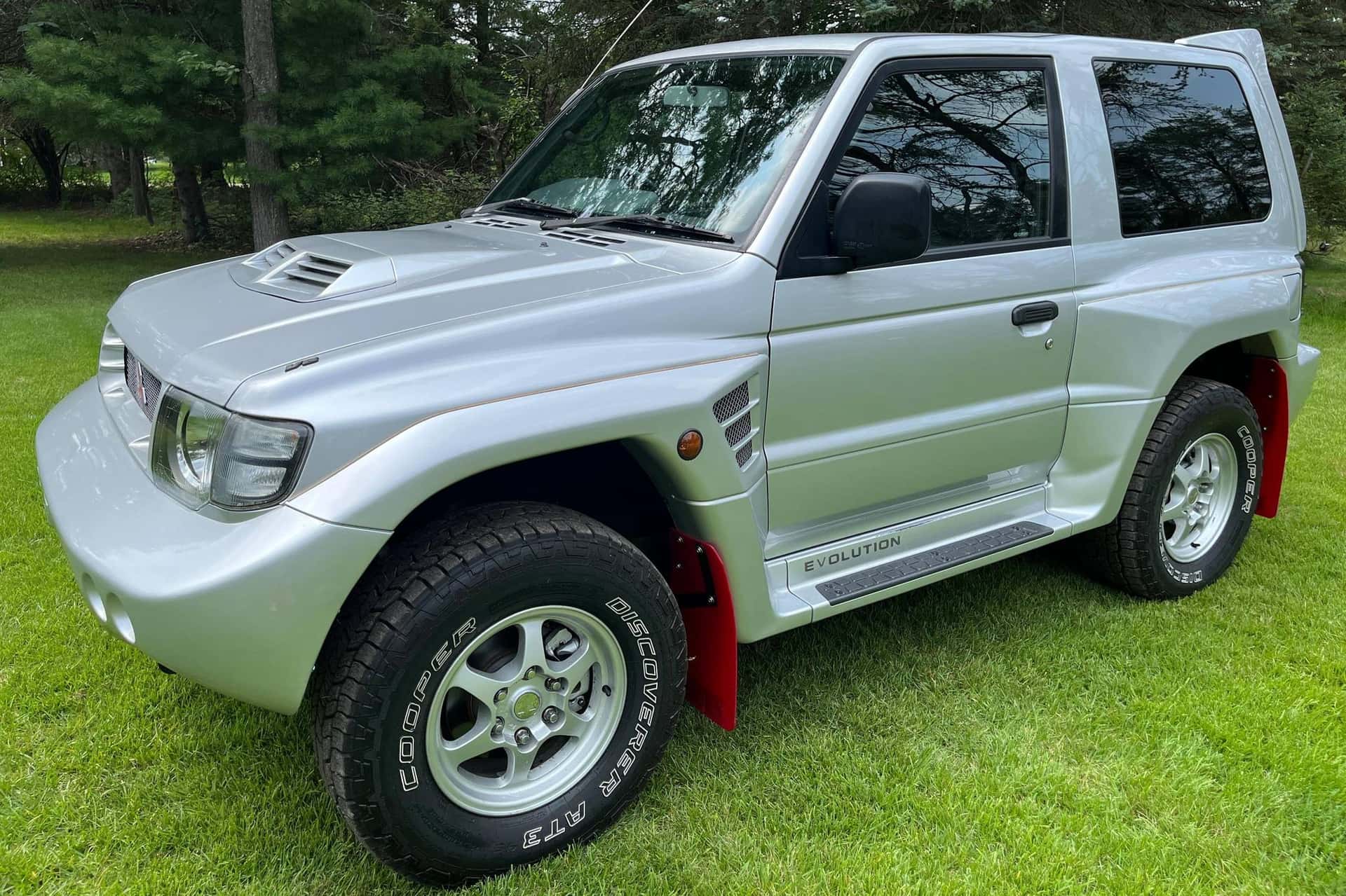 1998 Mitsubishi Pajero sold for $31,750