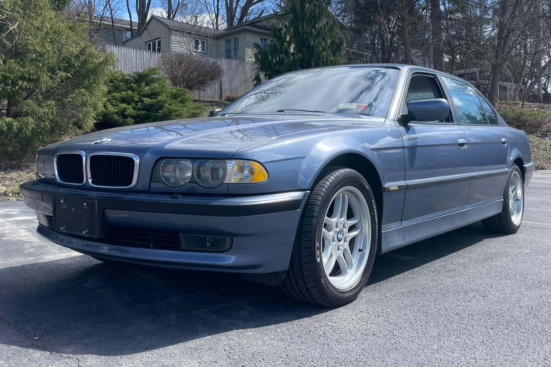 2001 BMW 7 Series sold for $6,600