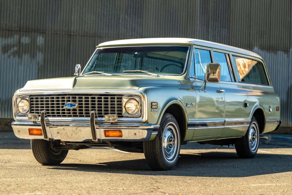1972 Chevrolet Suburban (1967-1972) sold for $22,500
