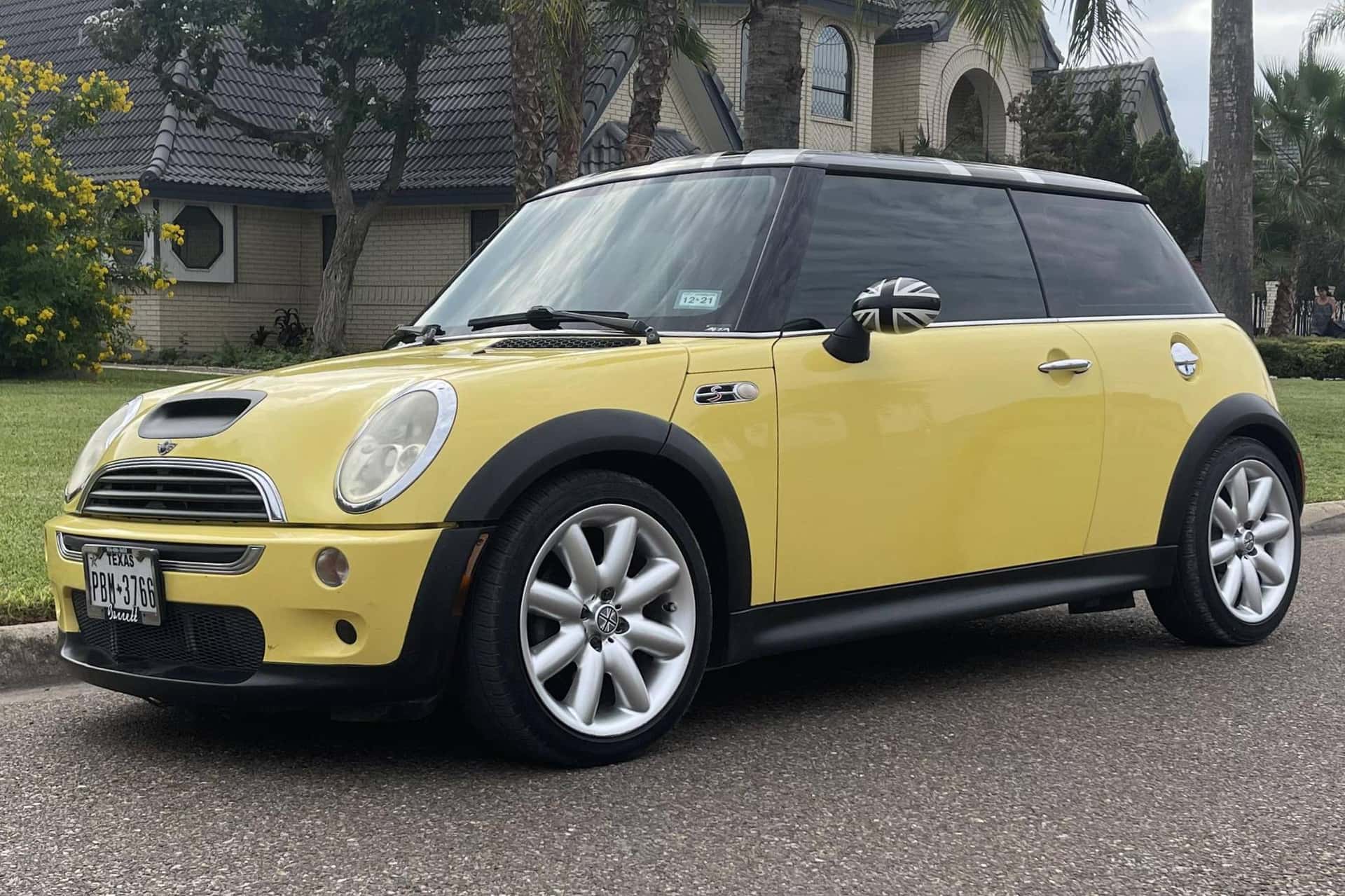 2002 MINI Cooper sold for $4,900