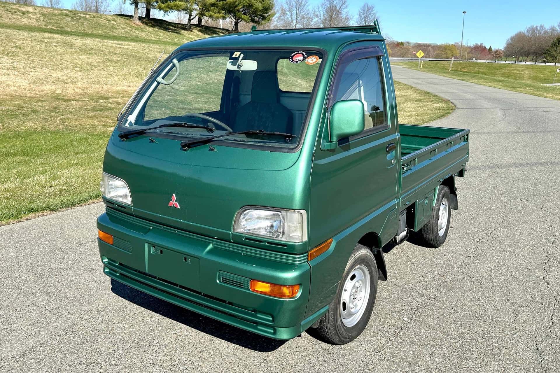 1997 Mitsubishi Minicab sold for $7,800