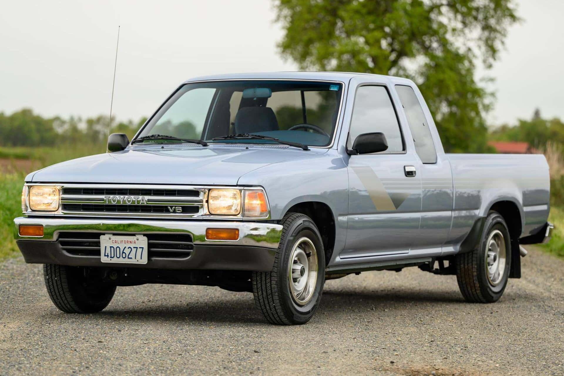 1990 Toyota Pickup sold for $12,900