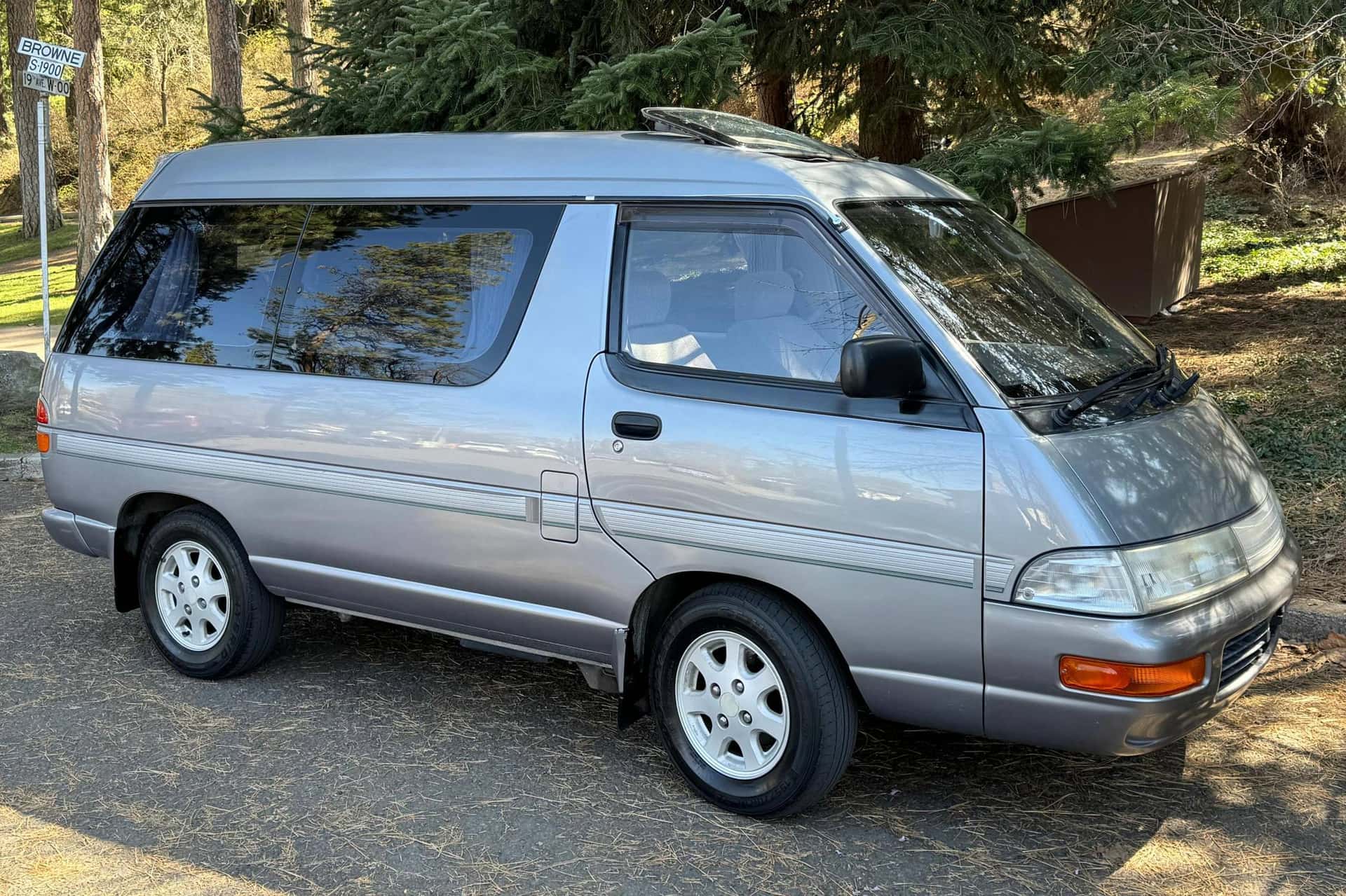 1993 Toyota TownAce sold for $5,200