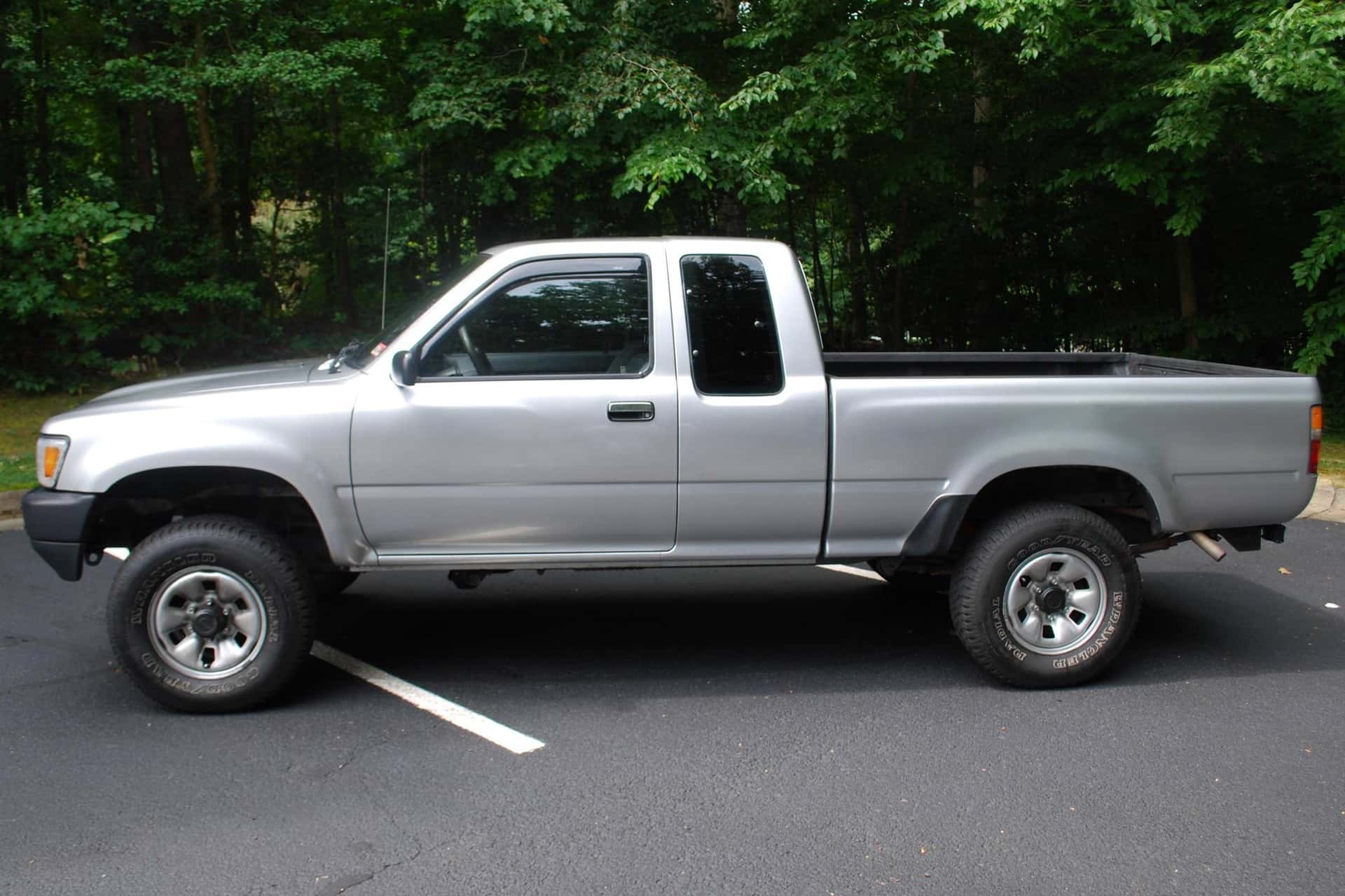 1989 Toyota Pickup sold for $7,100