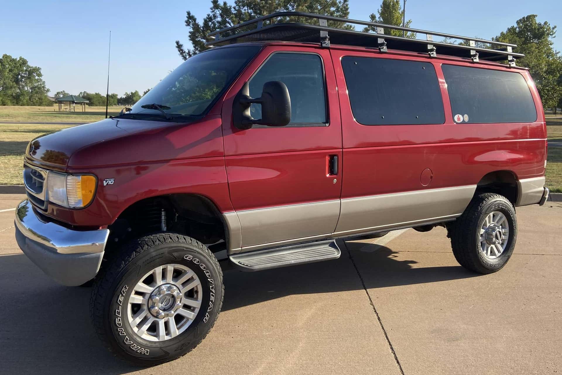 2001 Ford E-Series sold for $26,500