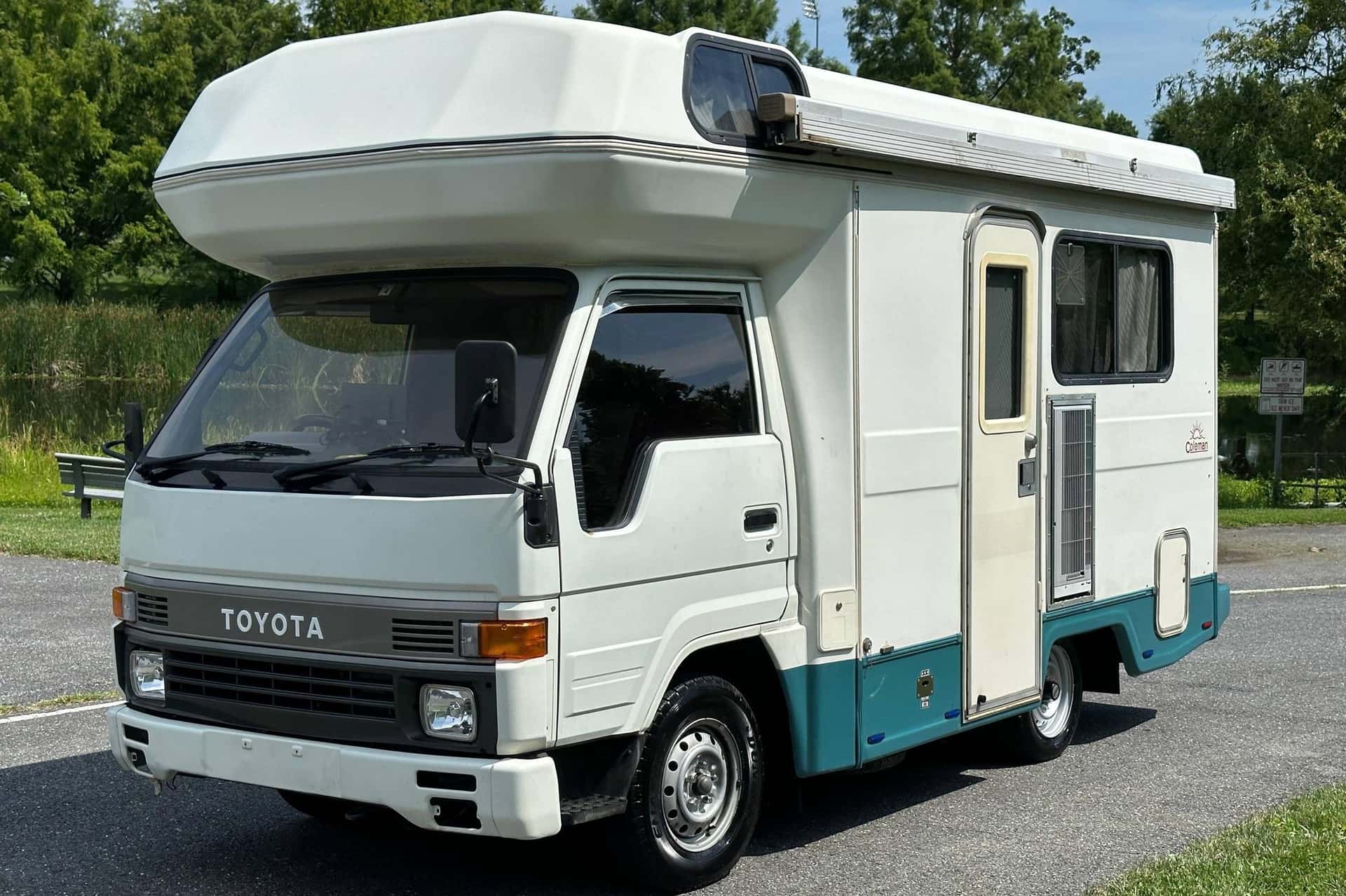 1992 Toyota HiAce sold for $13,100