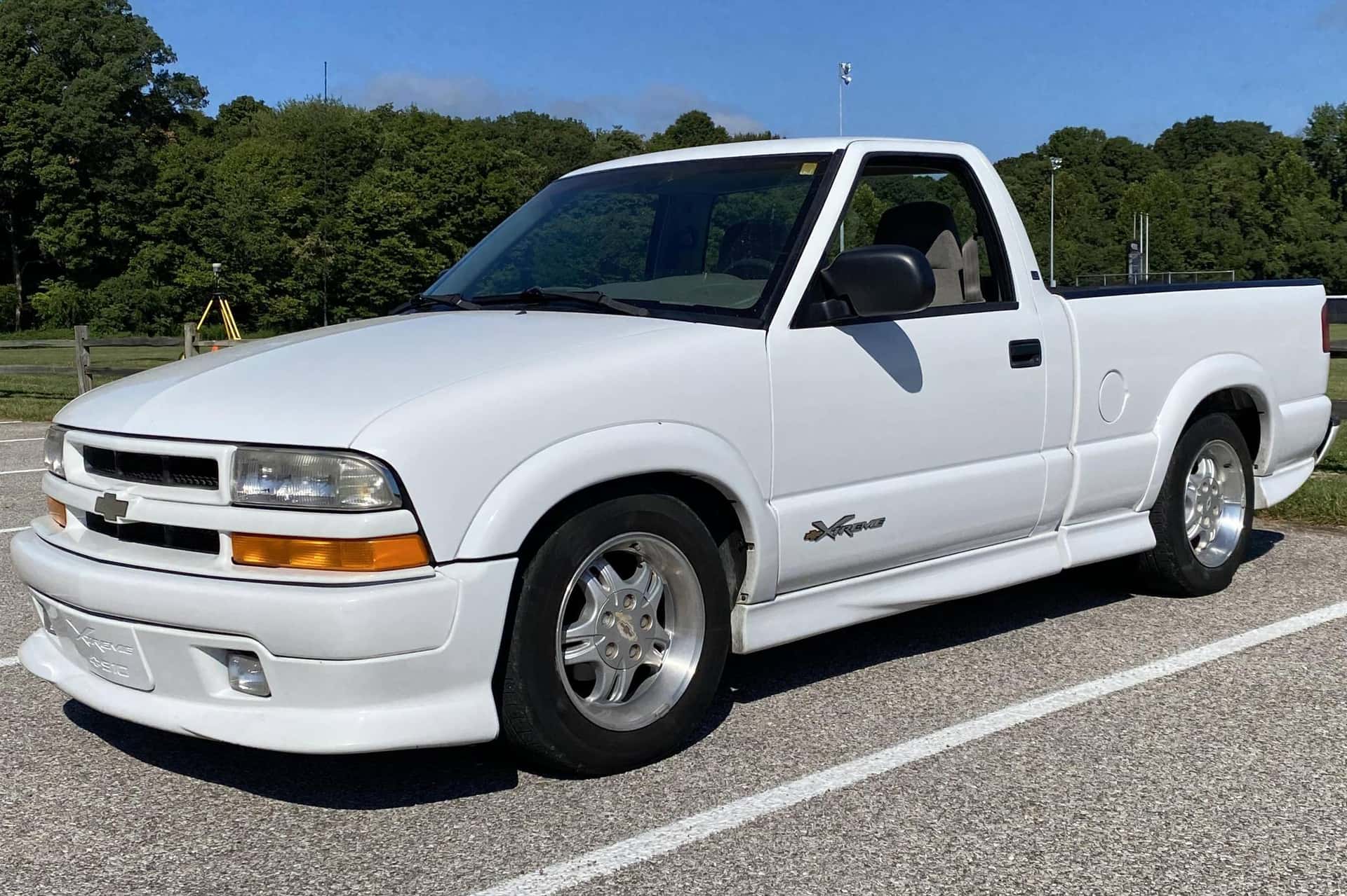 2000 Chevrolet S10 sold for $7,300