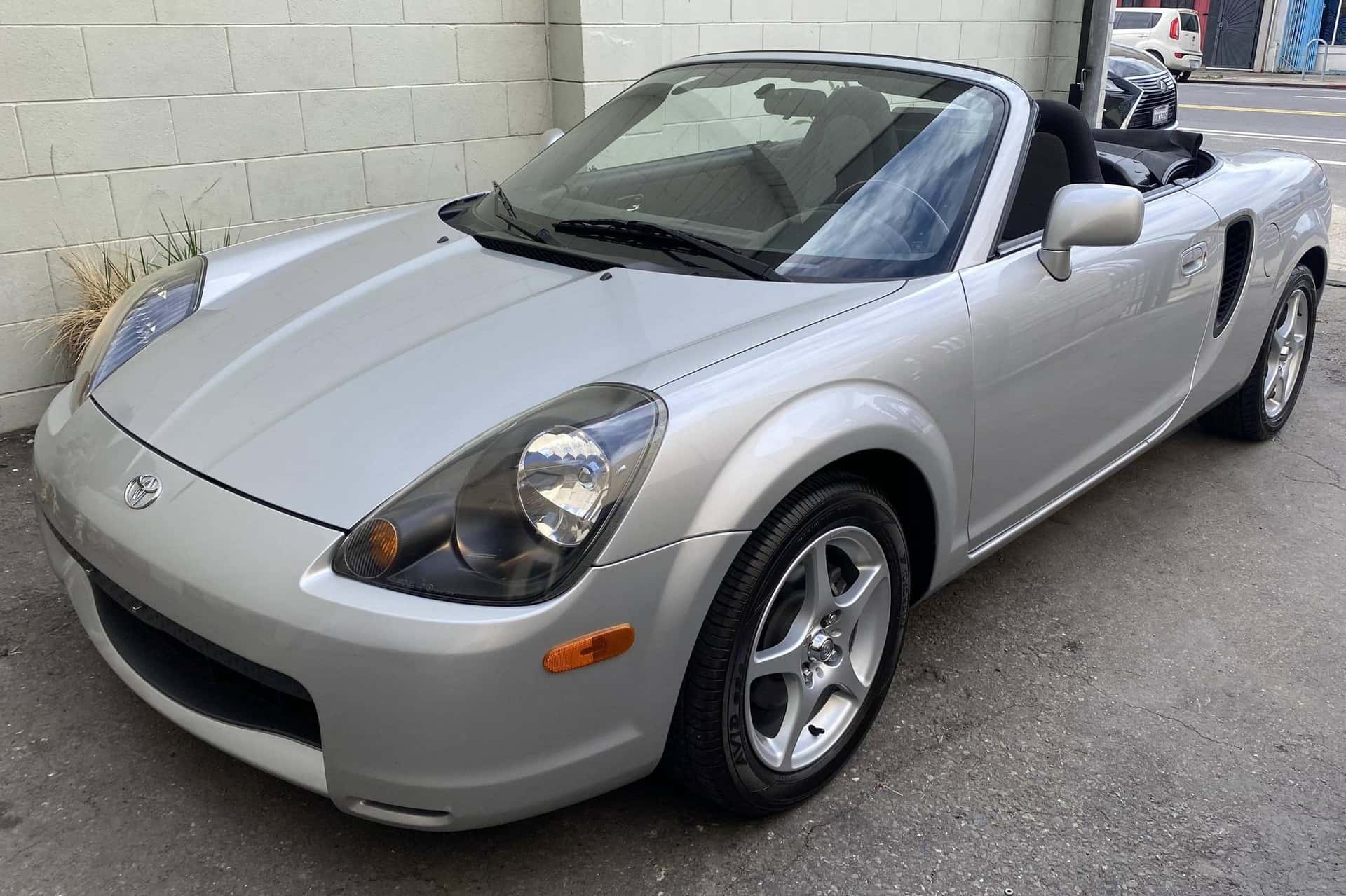 2000 Toyota MR2 Spyder sold for $13,400