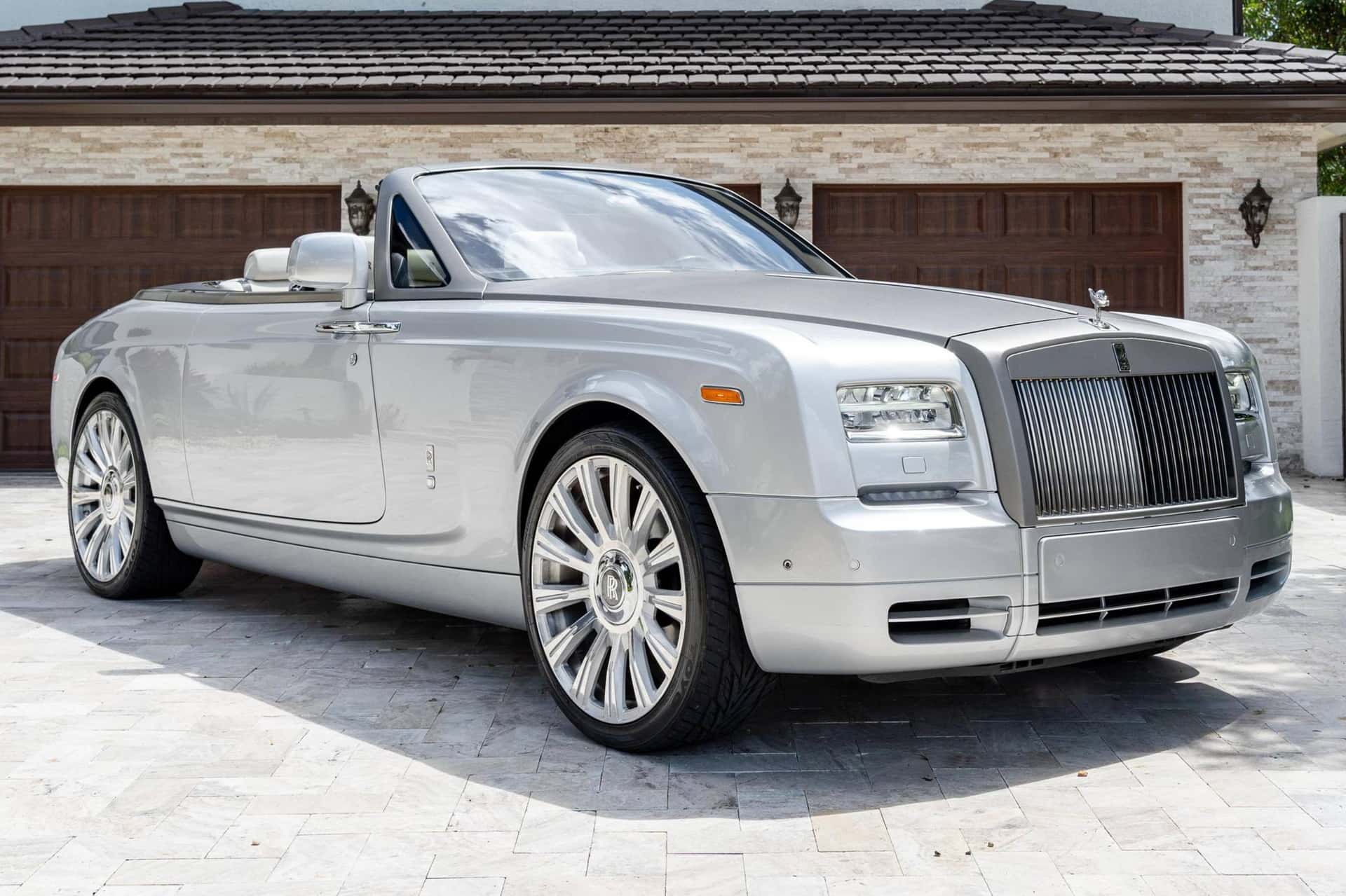2014 Rolls-Royce Phantom sold for $164,000