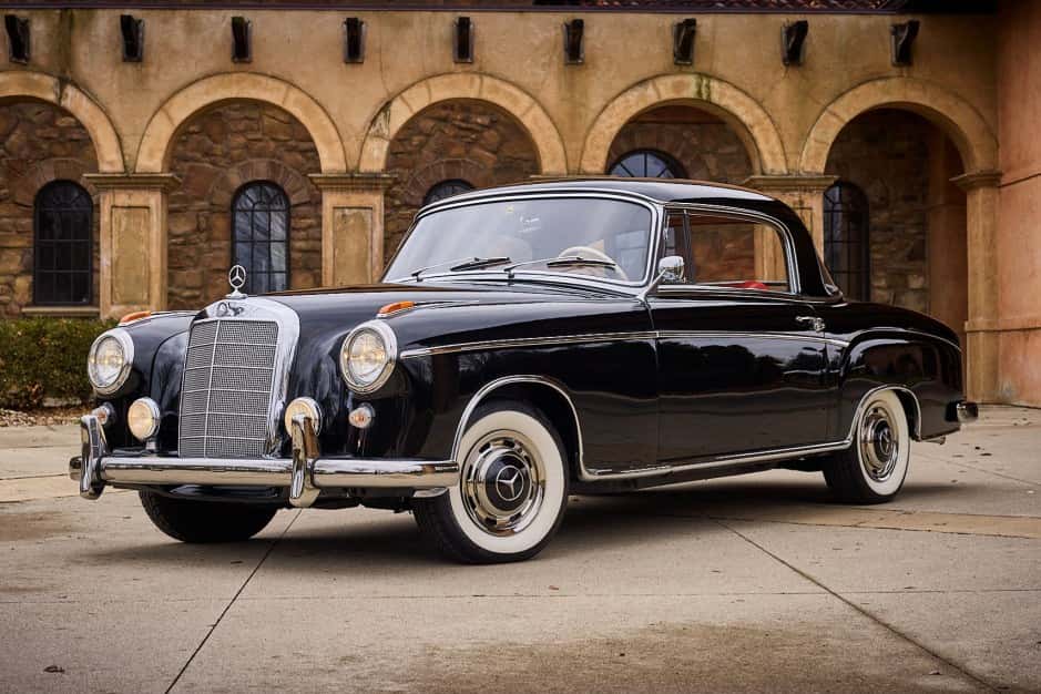 1960 Mercedes-Benz Ponton sold for $80,000