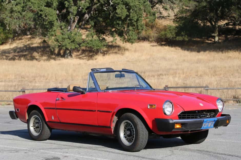 1975 Fiat 124 Spider (1966-1985) sold for $5,100