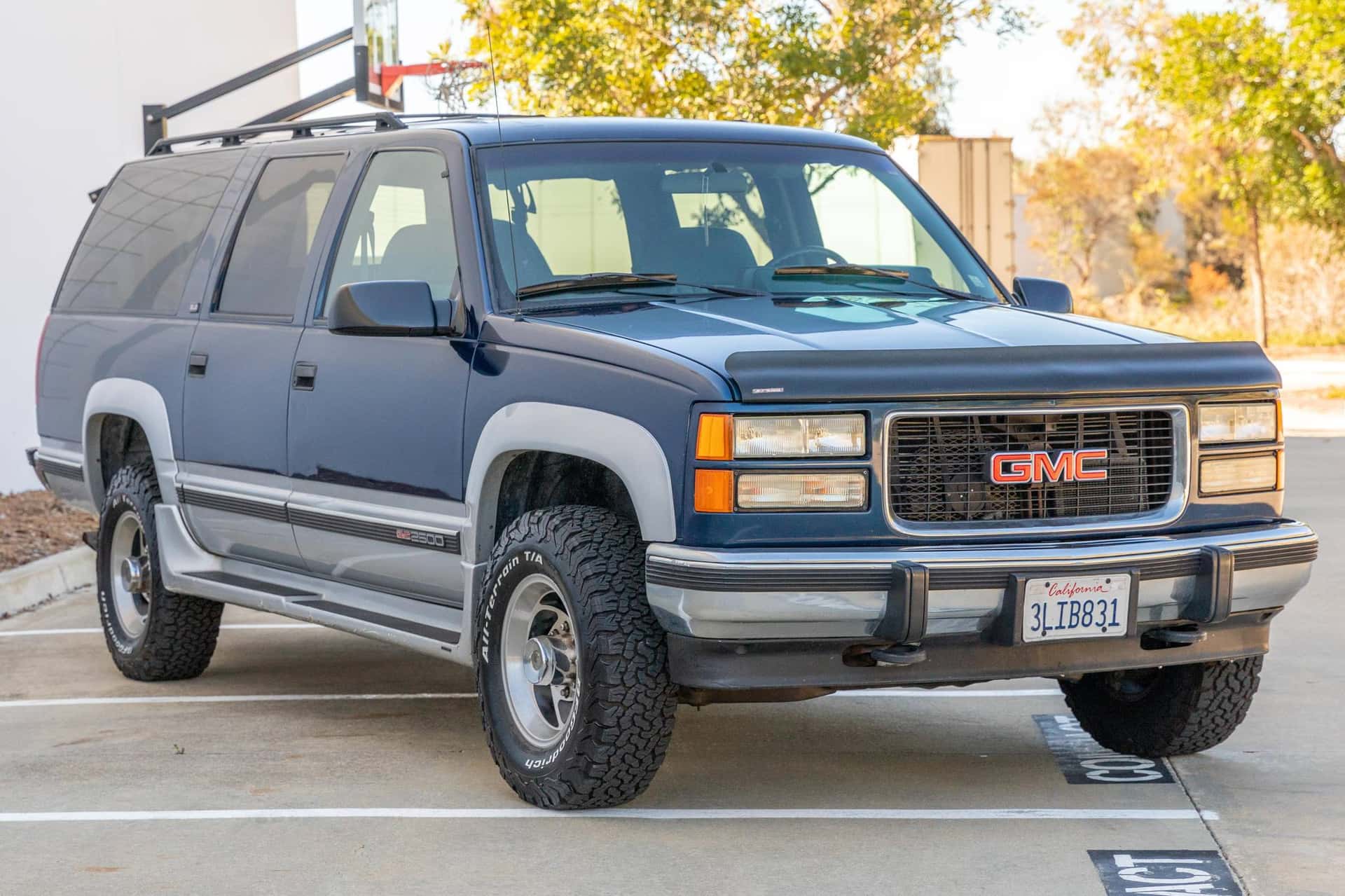 1994 GMC Suburban sold for $7,010