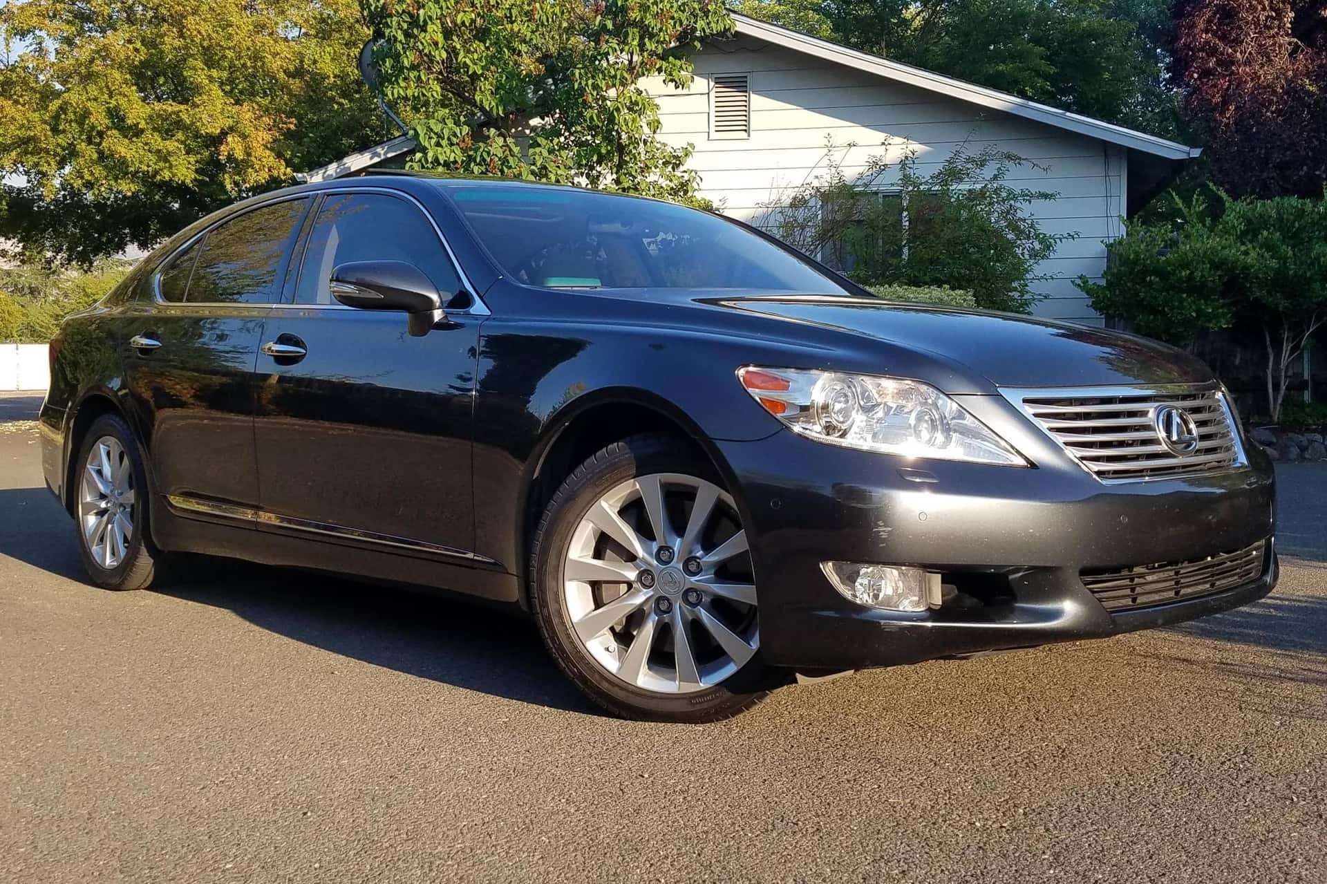 2011 Lexus LS sold for $17,500