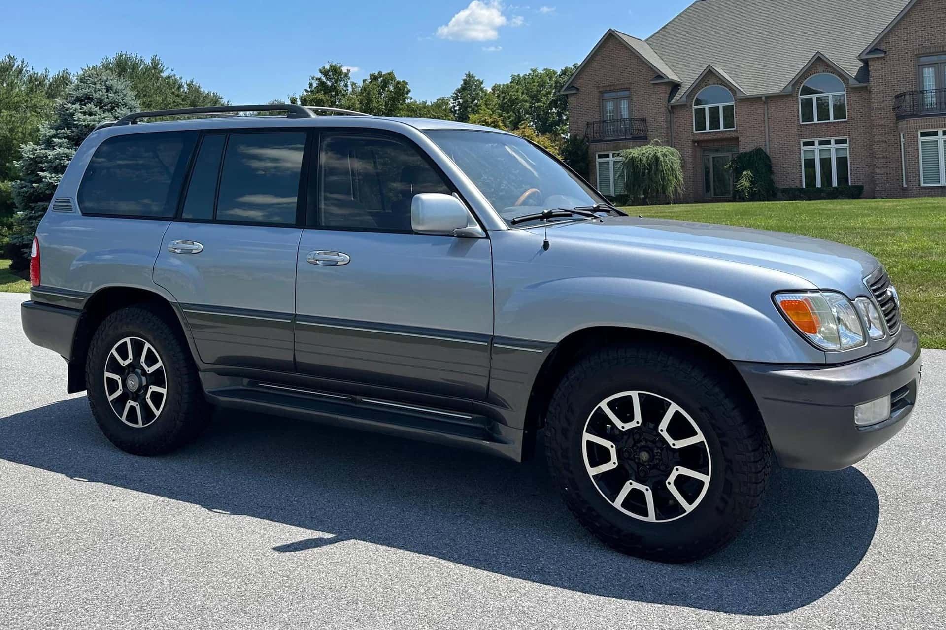 2002 Lexus LX sold for $10,200