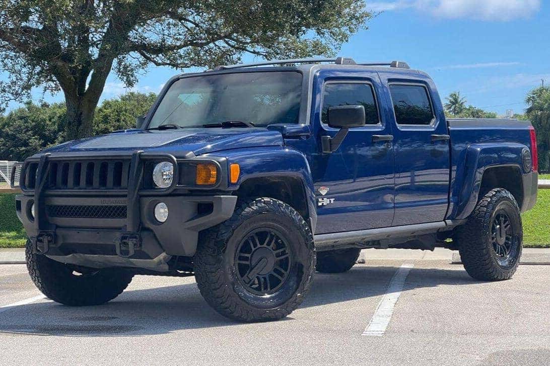 2009 Hummer H3T sold for $17,760