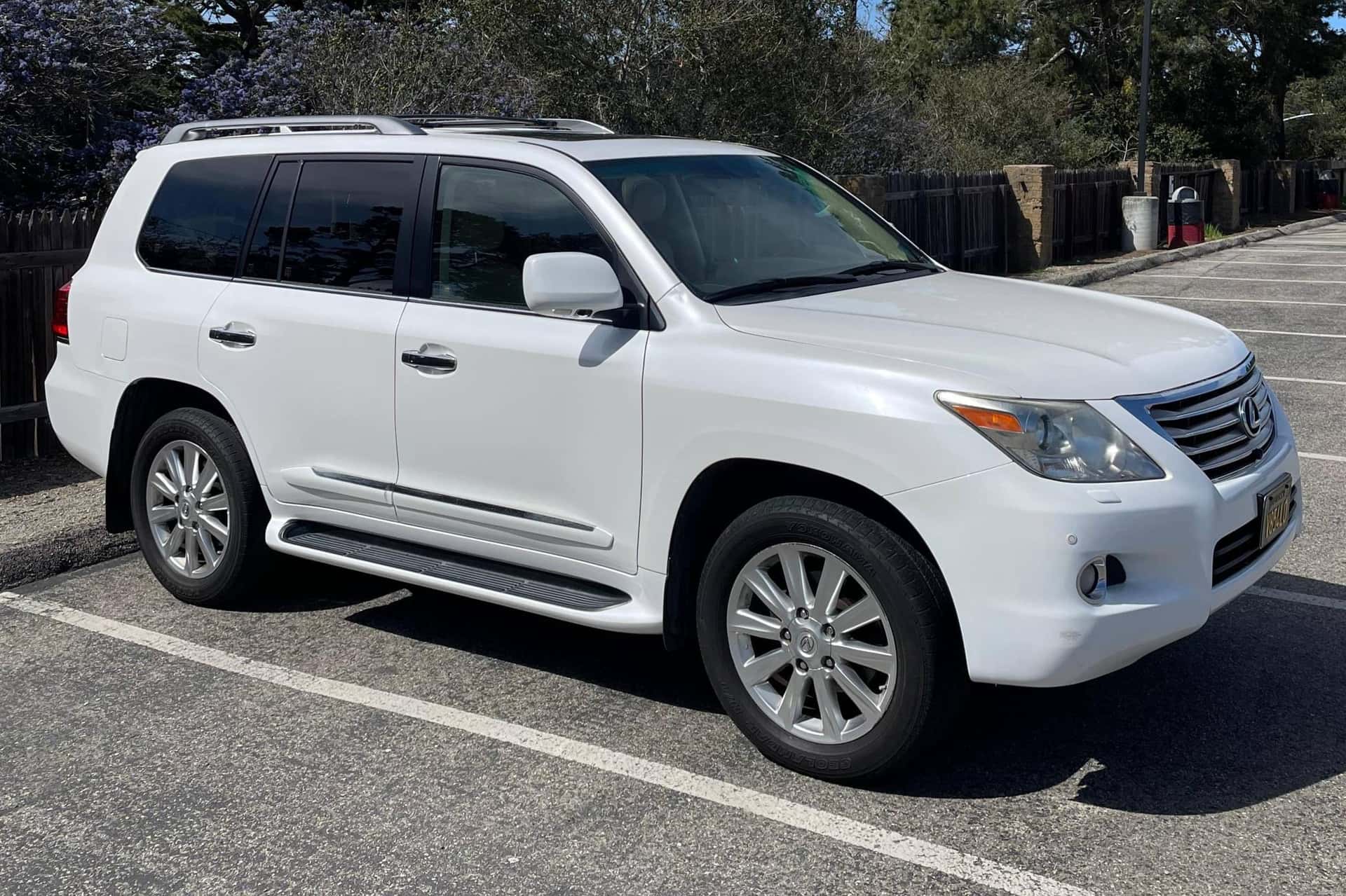 2009 Lexus LX sold for $24,001